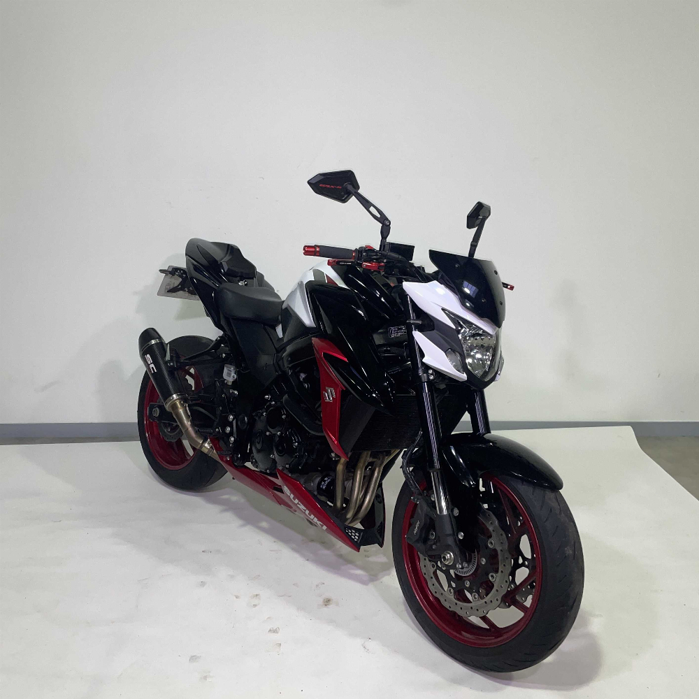 Suzuki GSX-S750 2020 vue 3/4 droite