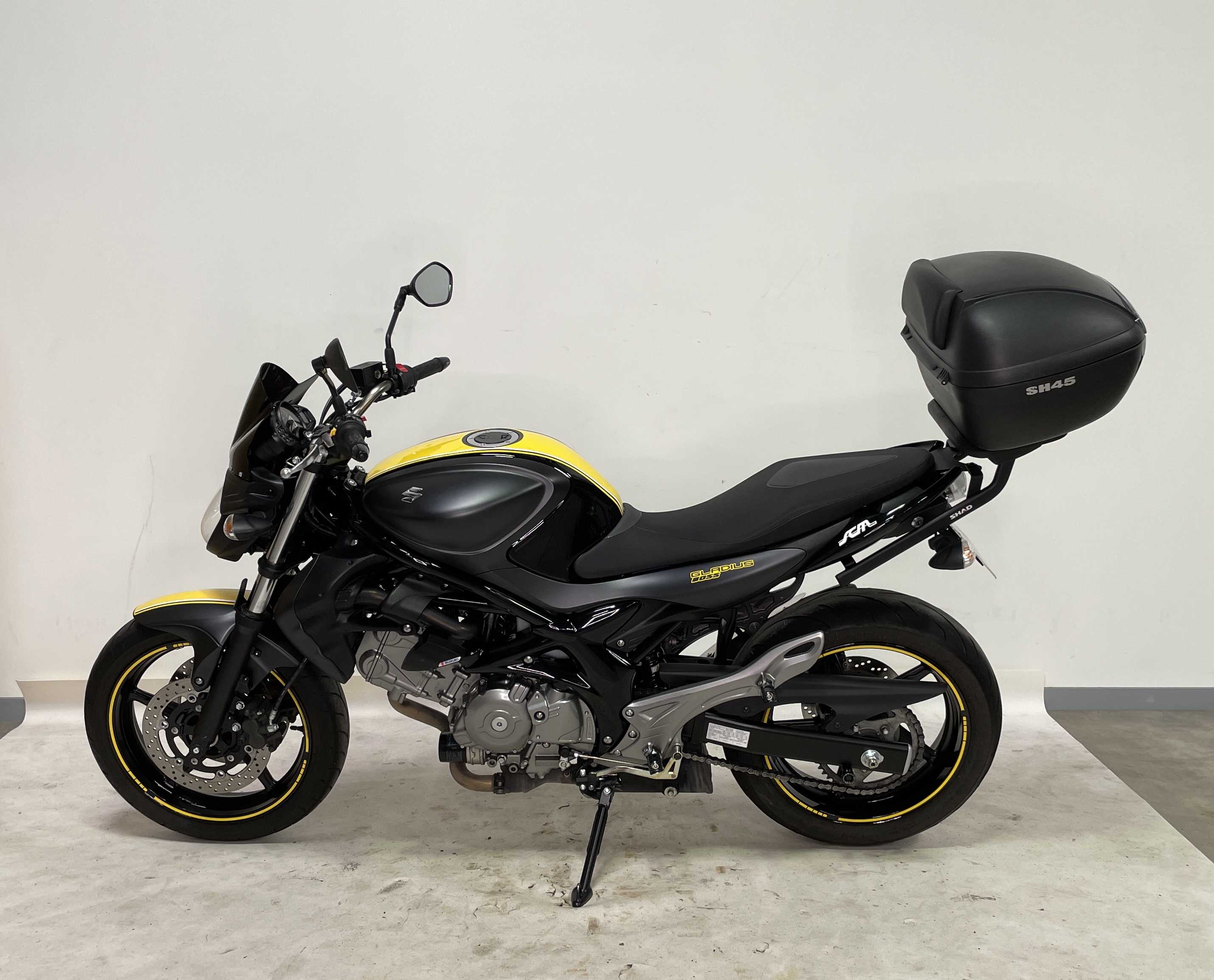 Suzuki SFV650Gladius 2015 HD vue gauche