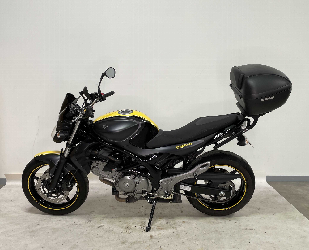 Suzuki SFV650Gladius 2015 vue gauche