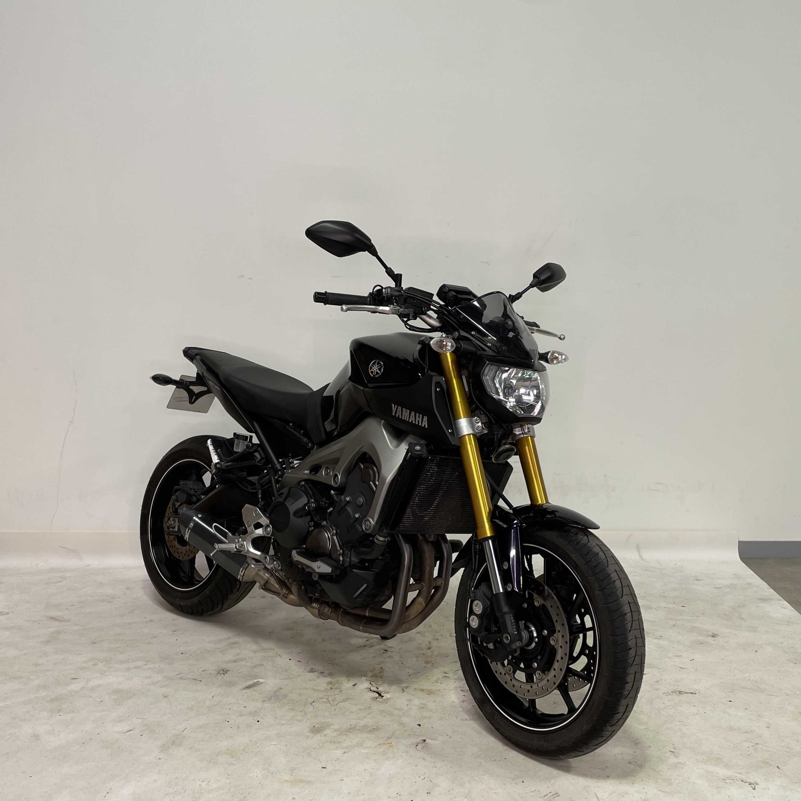 Yamaha MT-09 850 2014 HD vue 3/4 droite