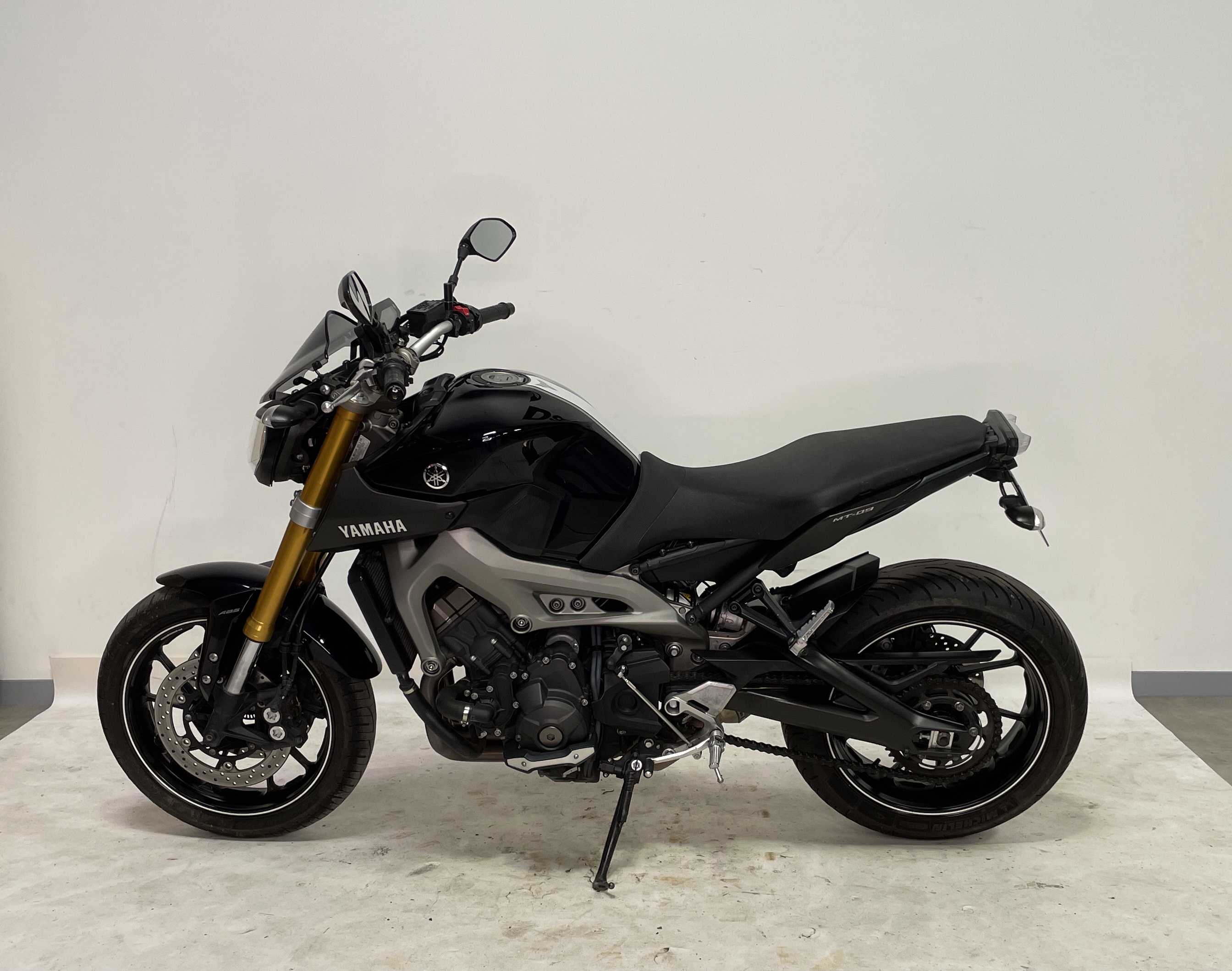 Yamaha MT-09 850 2014 HD vue gauche