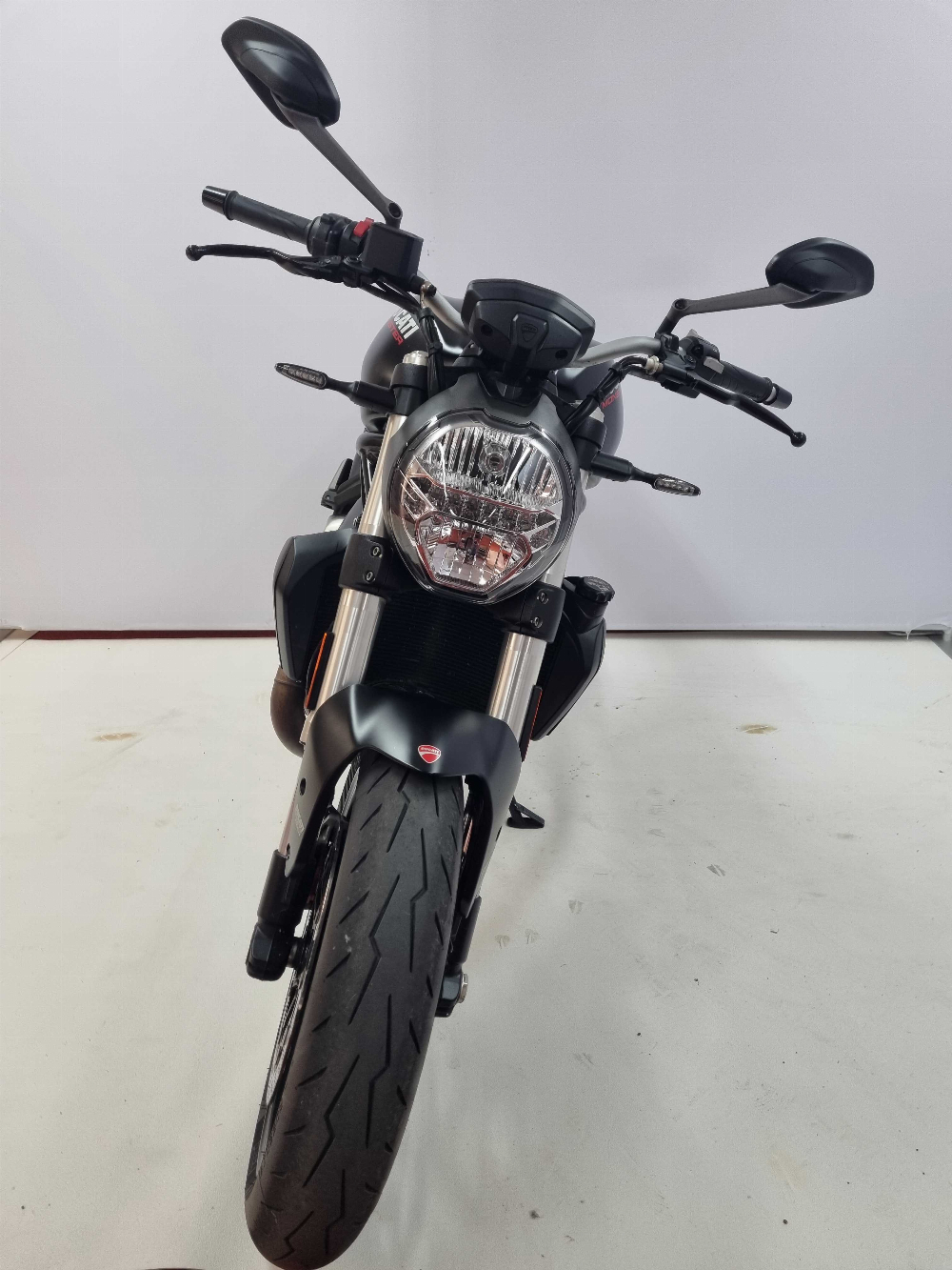 Ducati 821 MONSTER DARK 2019 vue avant