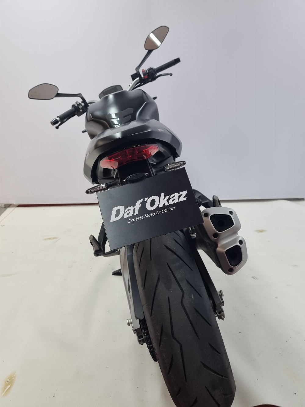 Ducati 821 MONSTER DARK 2019 vue arrière