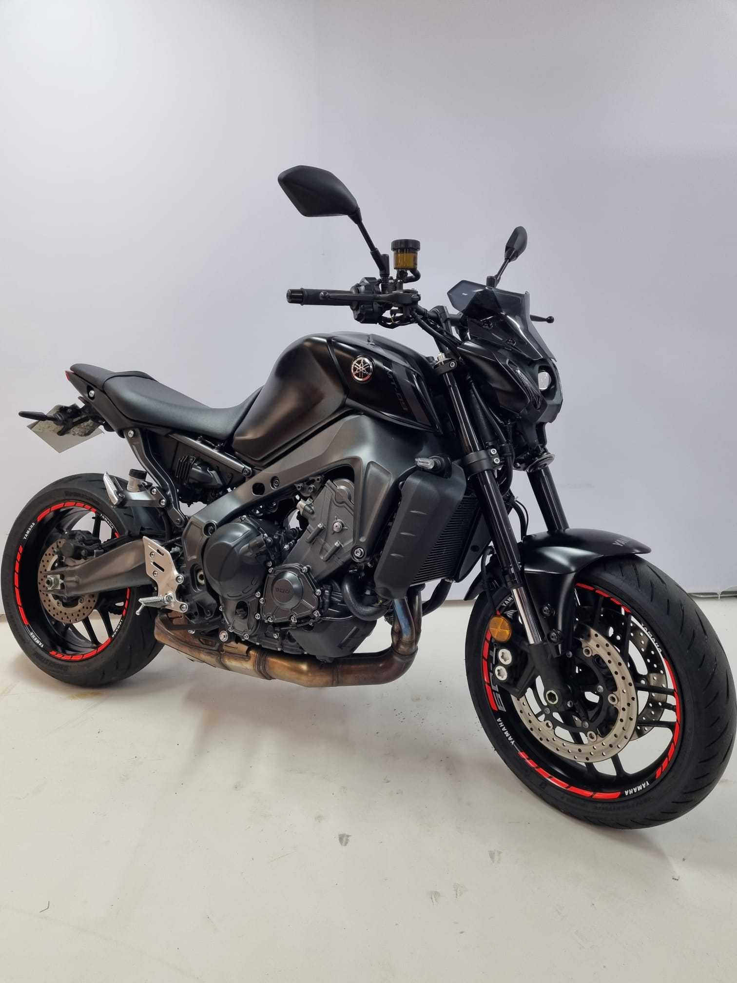 Yamaha MT09 900 TECH BLACK 2021 HD vue 3/4 droite