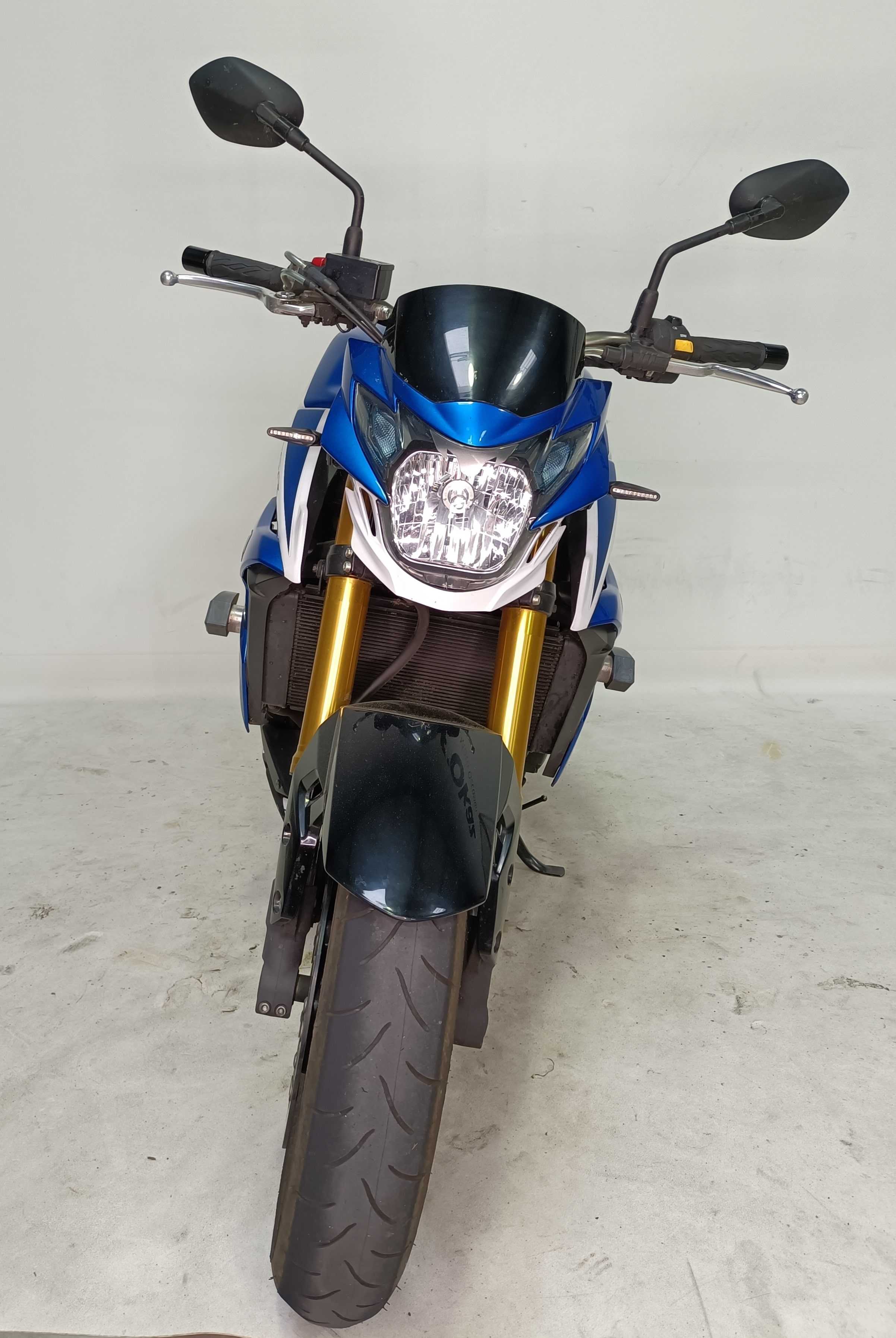 Suzuki GSR750 2014 HD vue avant