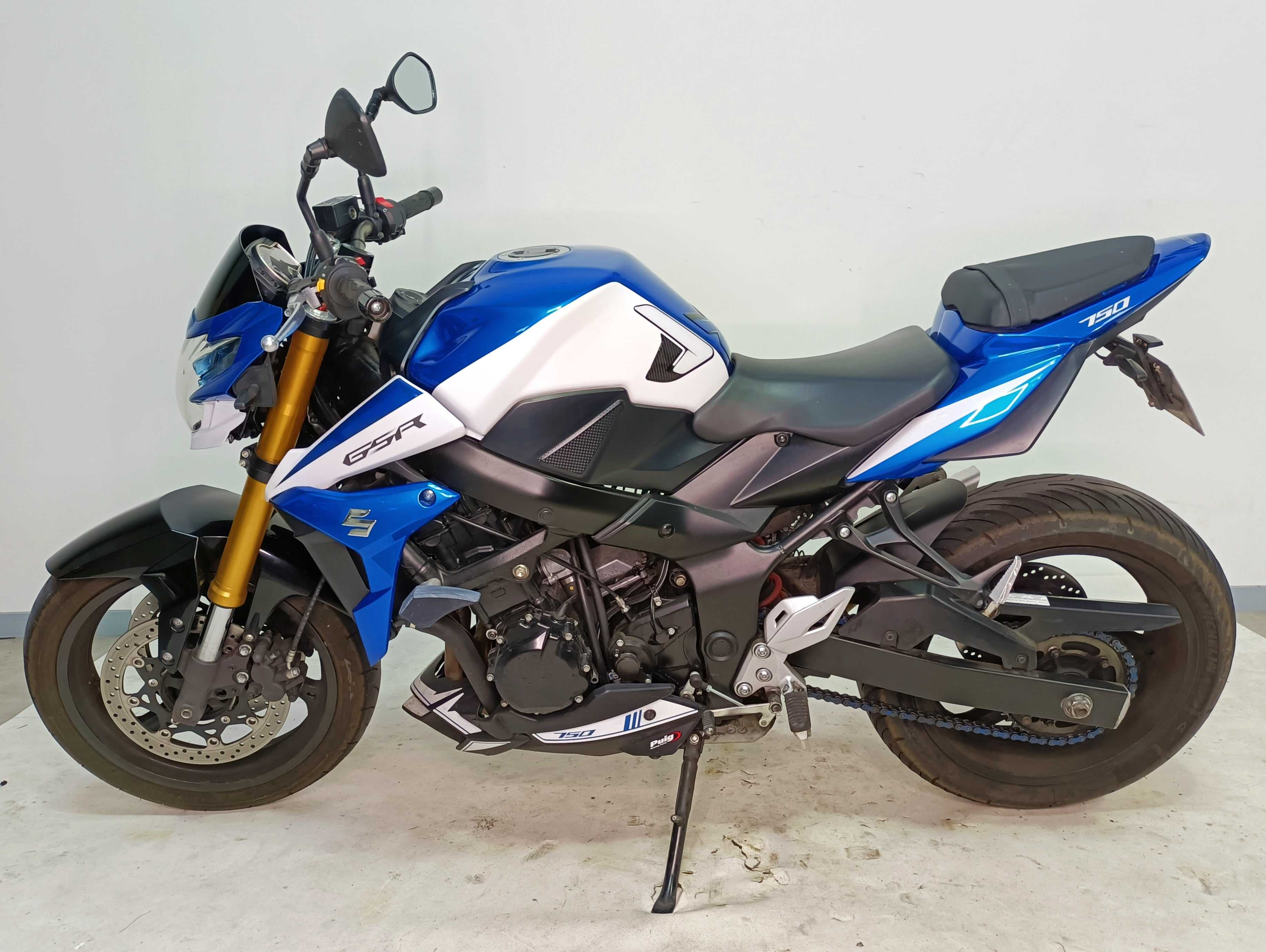 Suzuki GSR750 2014 HD vue gauche