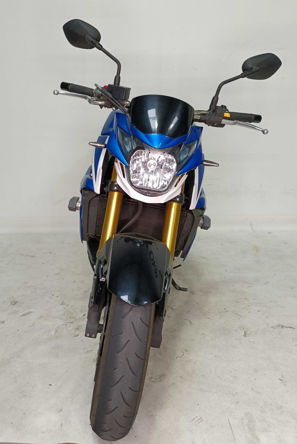 Suzuki GSR750 2014 vue avant