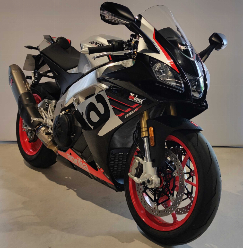 Aprilia RSV4 RR 1000 2020 vue 3/4 droite