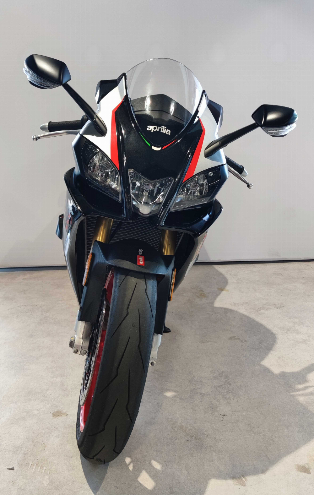 Aprilia RSV4 RR 1000 2020 vue avant