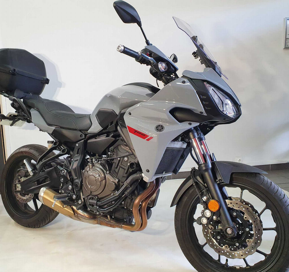 Yamaha MT-07 Tracer (MTT690) 2020 vue 3/4 droite