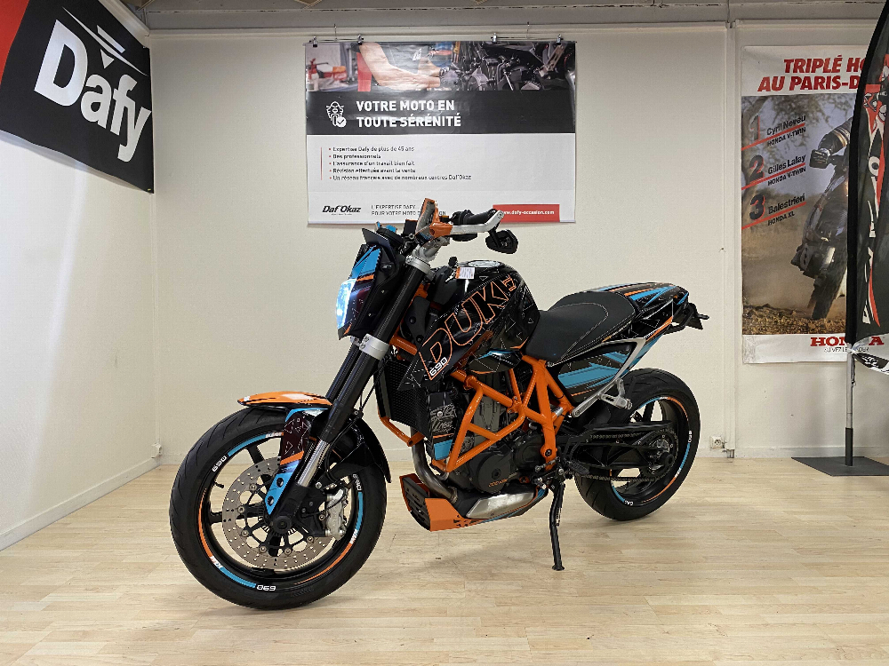 KTM 690 Duke 2012 vue 3/4 droite