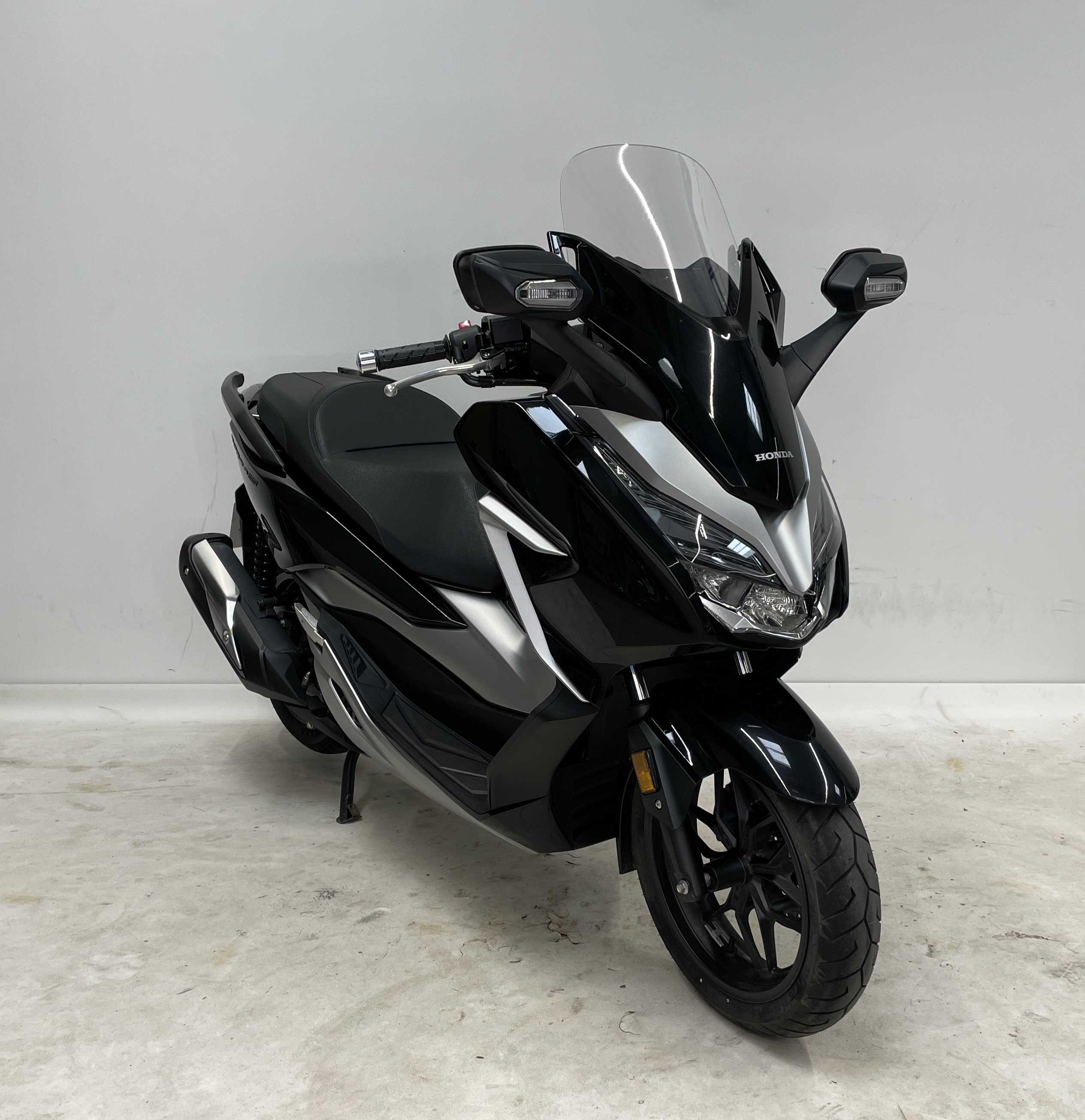 Honda NSS 300 Forza ABS 2018 HD vue 3/4 droite