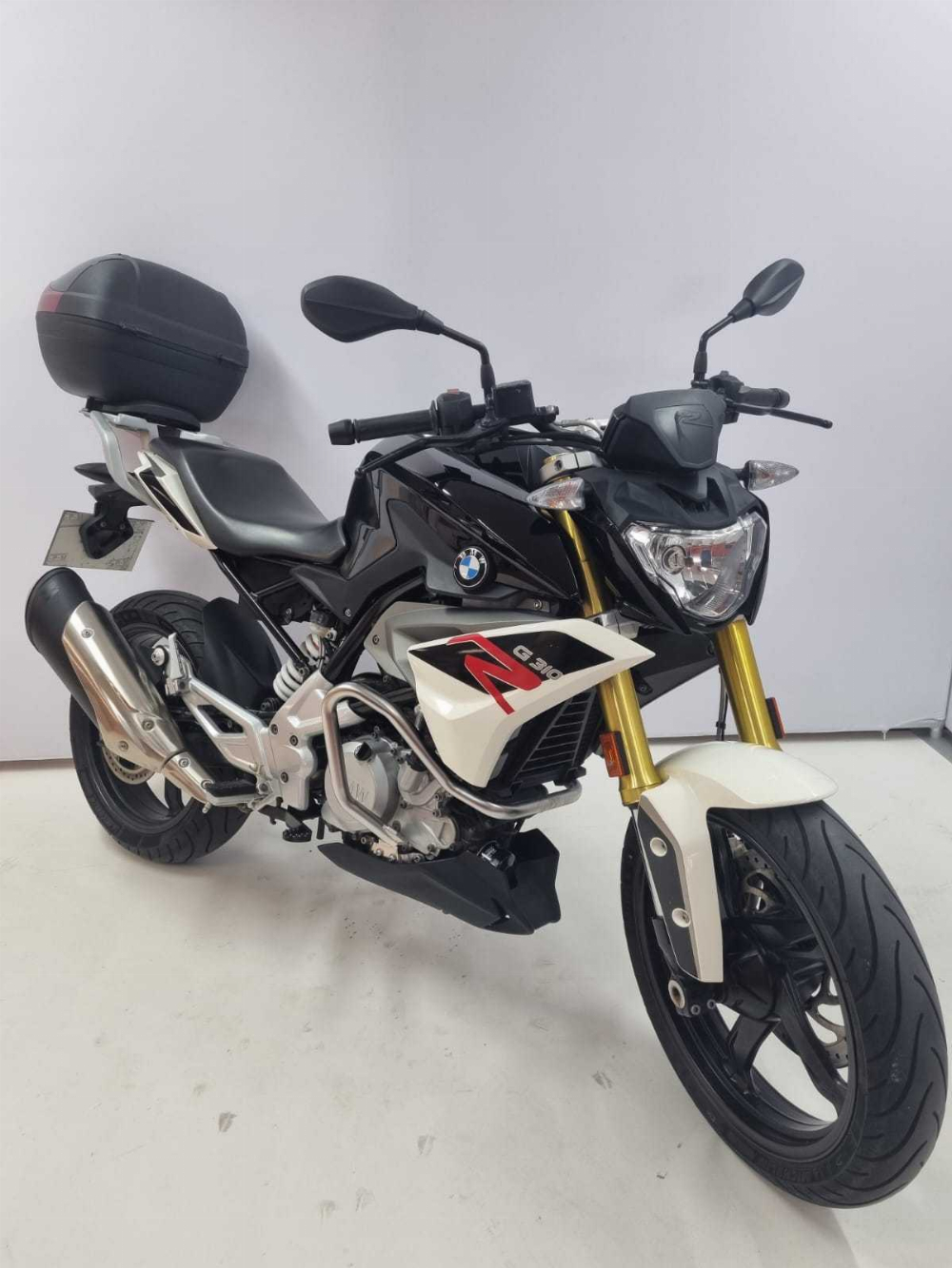 BMW G 310 R 2018 vue 3/4 droite