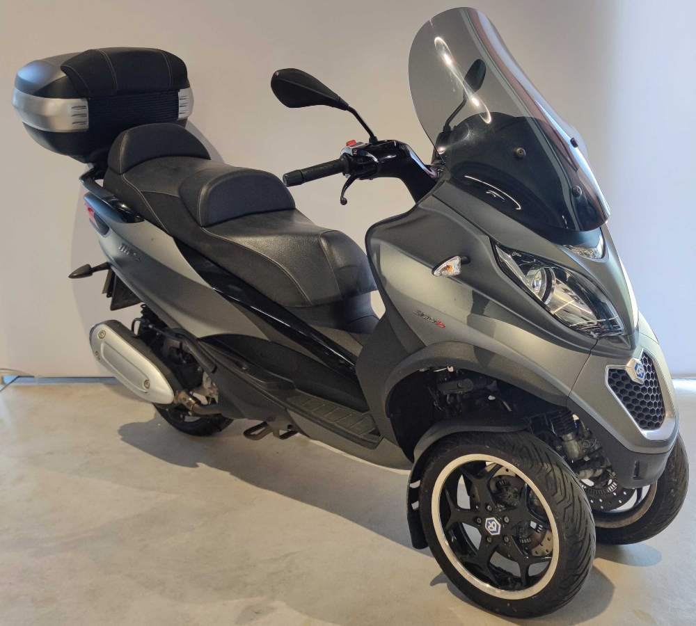 Piaggio MP3 300 LT M86200 2015 vue 3/4 droite