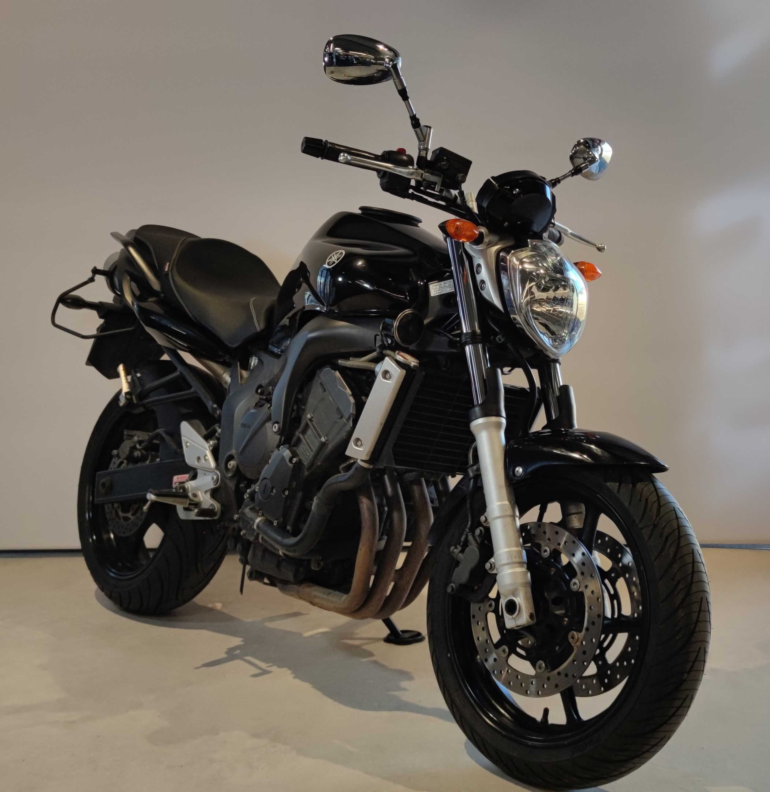 Yamaha FZ6 N 2005 HD vue 3/4 droite