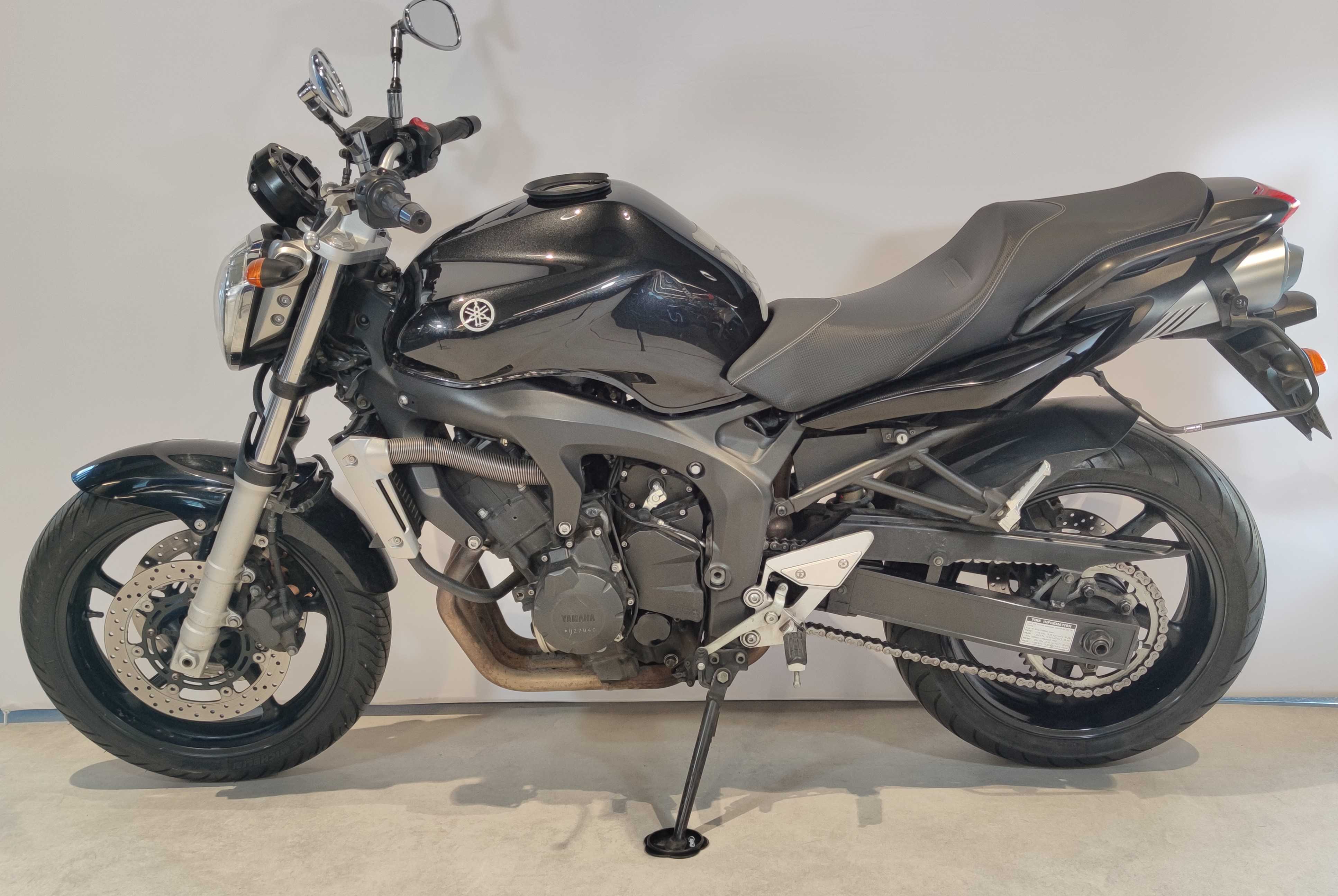 Yamaha FZ6 N 2005 HD vue gauche