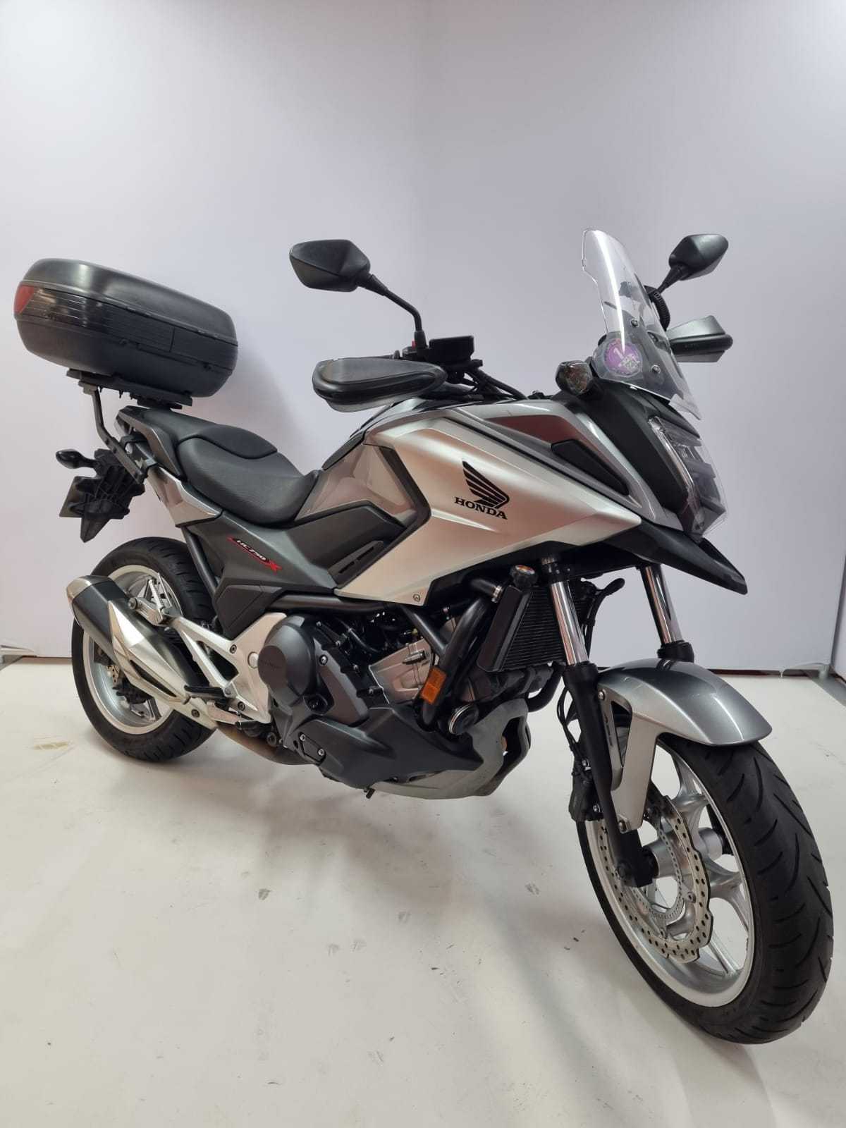 Honda NC 750 X DCT 2016 HD vue 3/4 droite