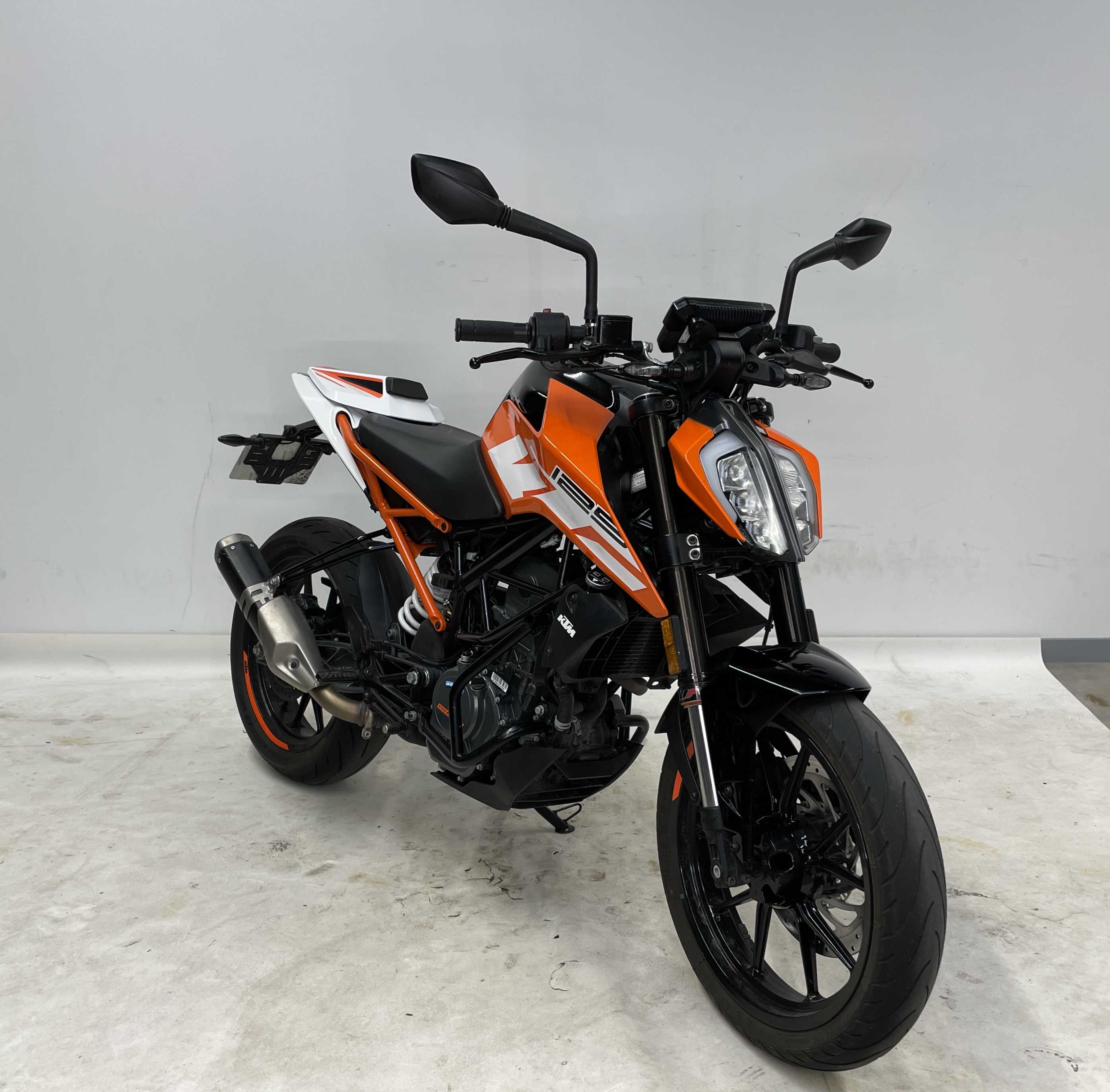 KTM 125 Duke 2019 HD vue 3/4 droite