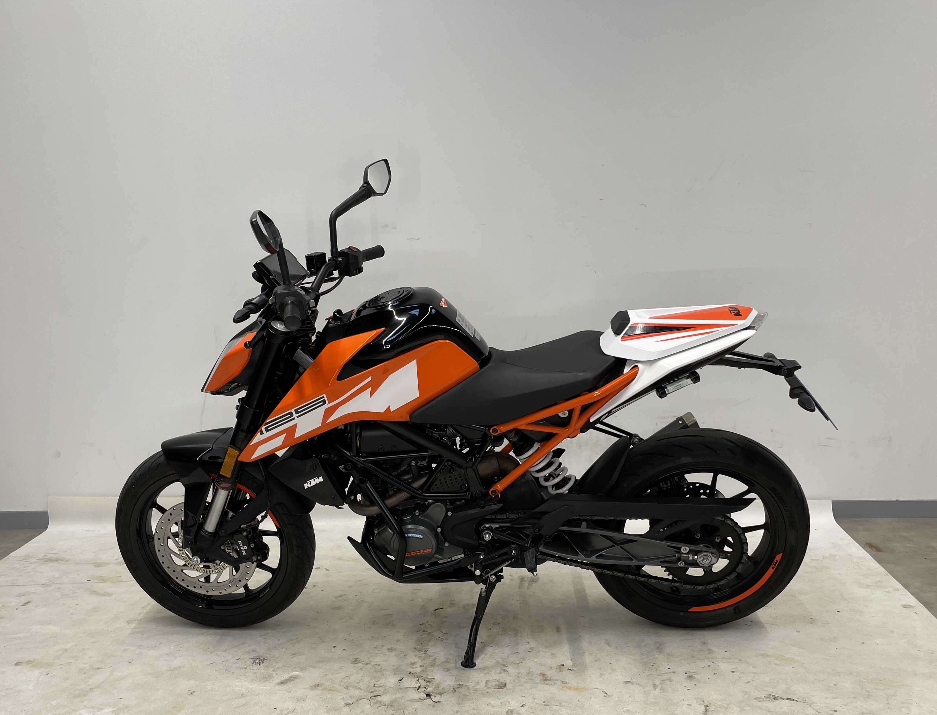 KTM 125 Duke 2019 HD vue gauche