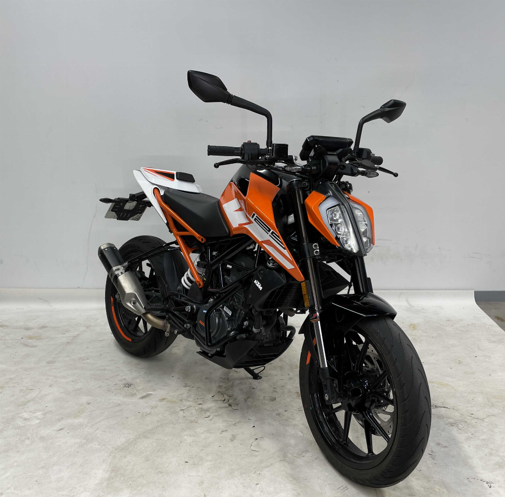 KTM 125 Duke 2019 vue 3/4 droite