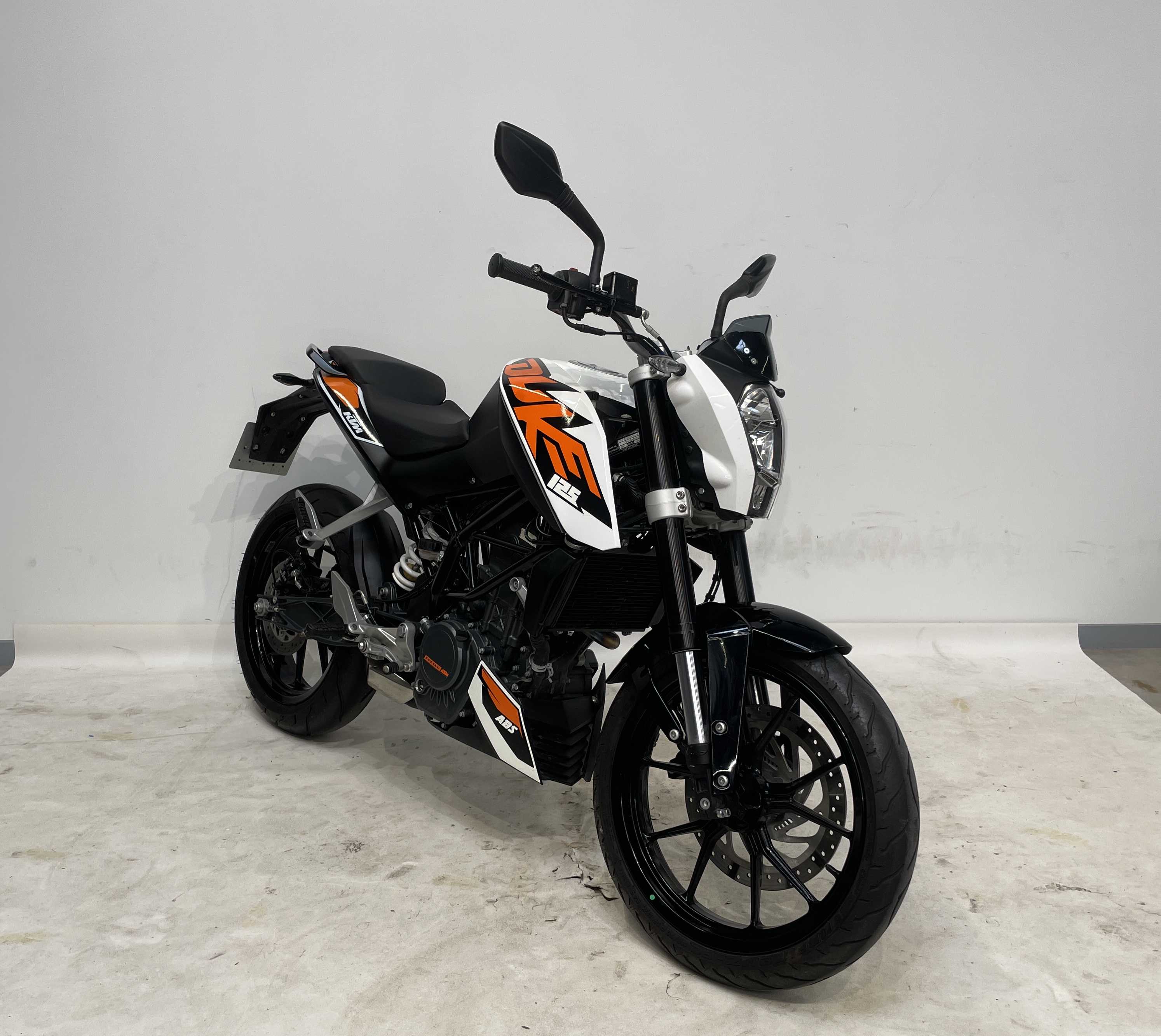 KTM 125 Duke 2014 HD vue 3/4 droite