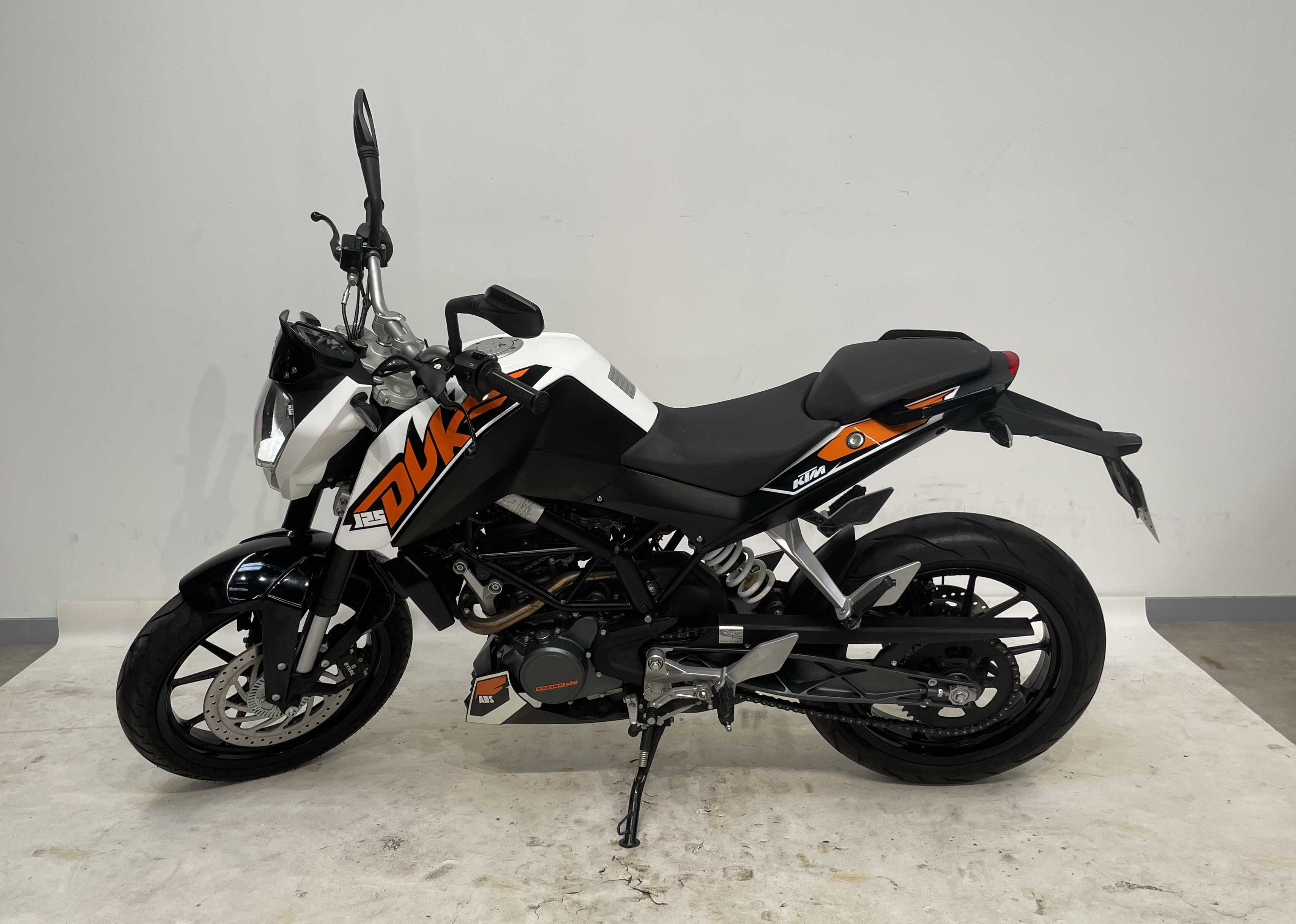 KTM 125 Duke 2014 HD vue gauche