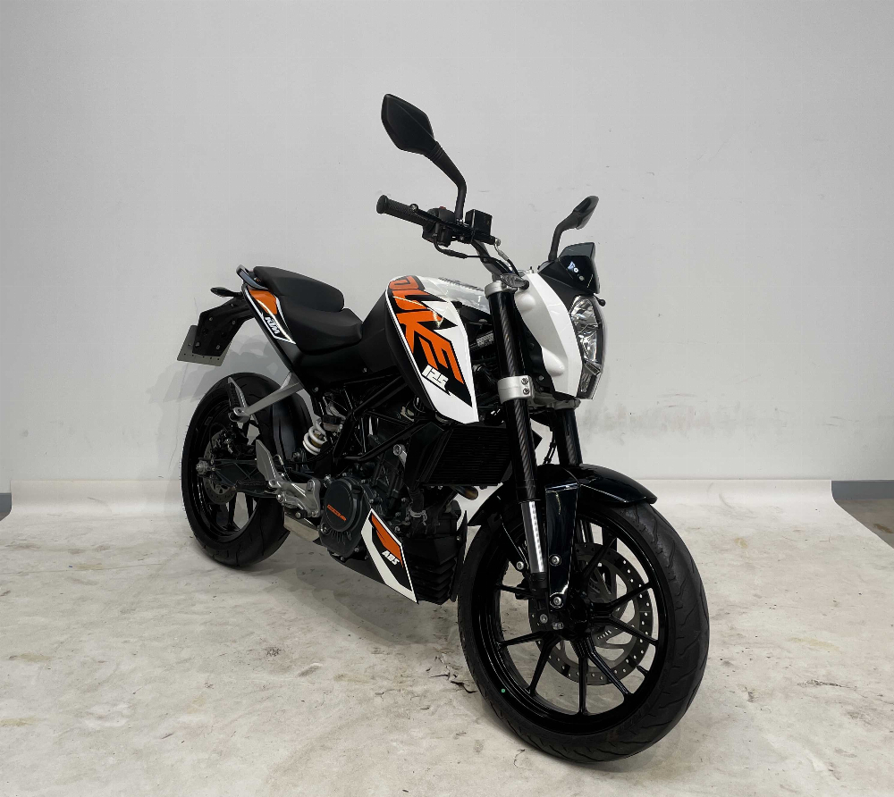 KTM 125 Duke 2014 vue 3/4 droite