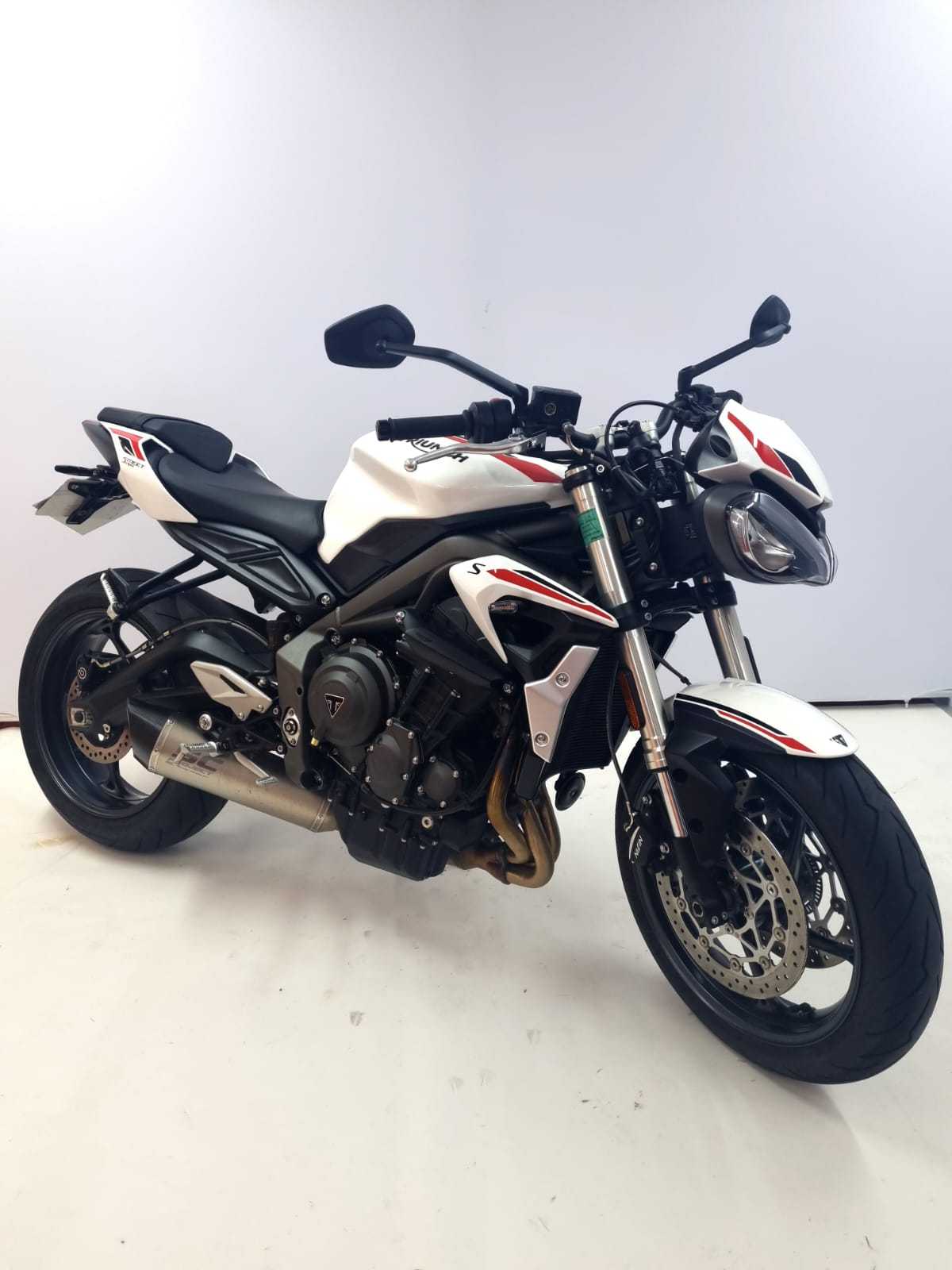 Triumph STREET TRIPLE S (A2) 2022 HD vue 3/4 droite