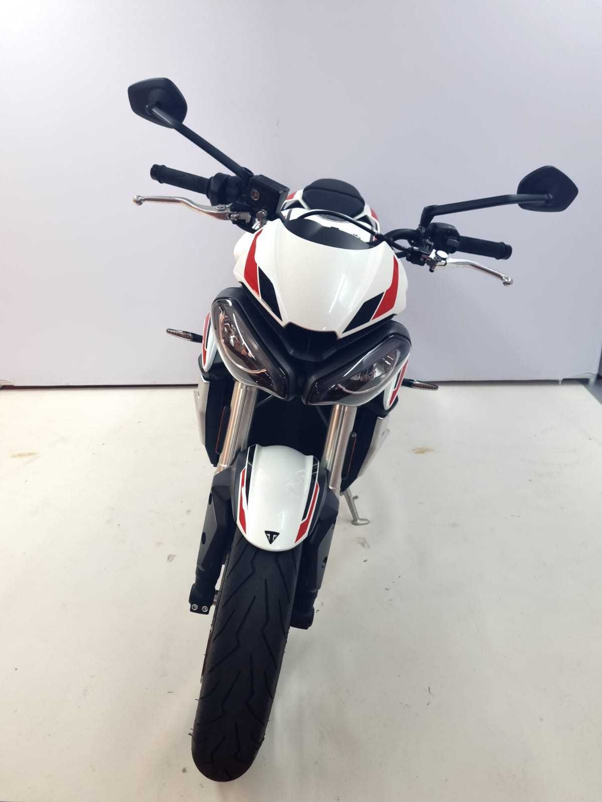 Triumph STREET TRIPLE S (A2) 2022 HD vue avant