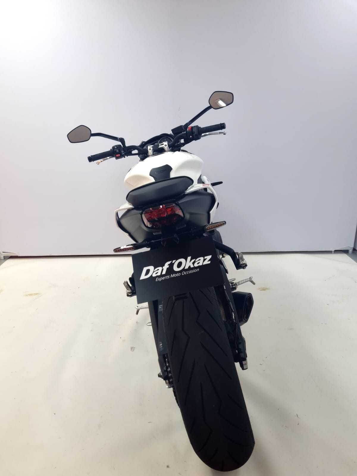 Triumph STREET TRIPLE S (A2) 2022 HD vue arrière