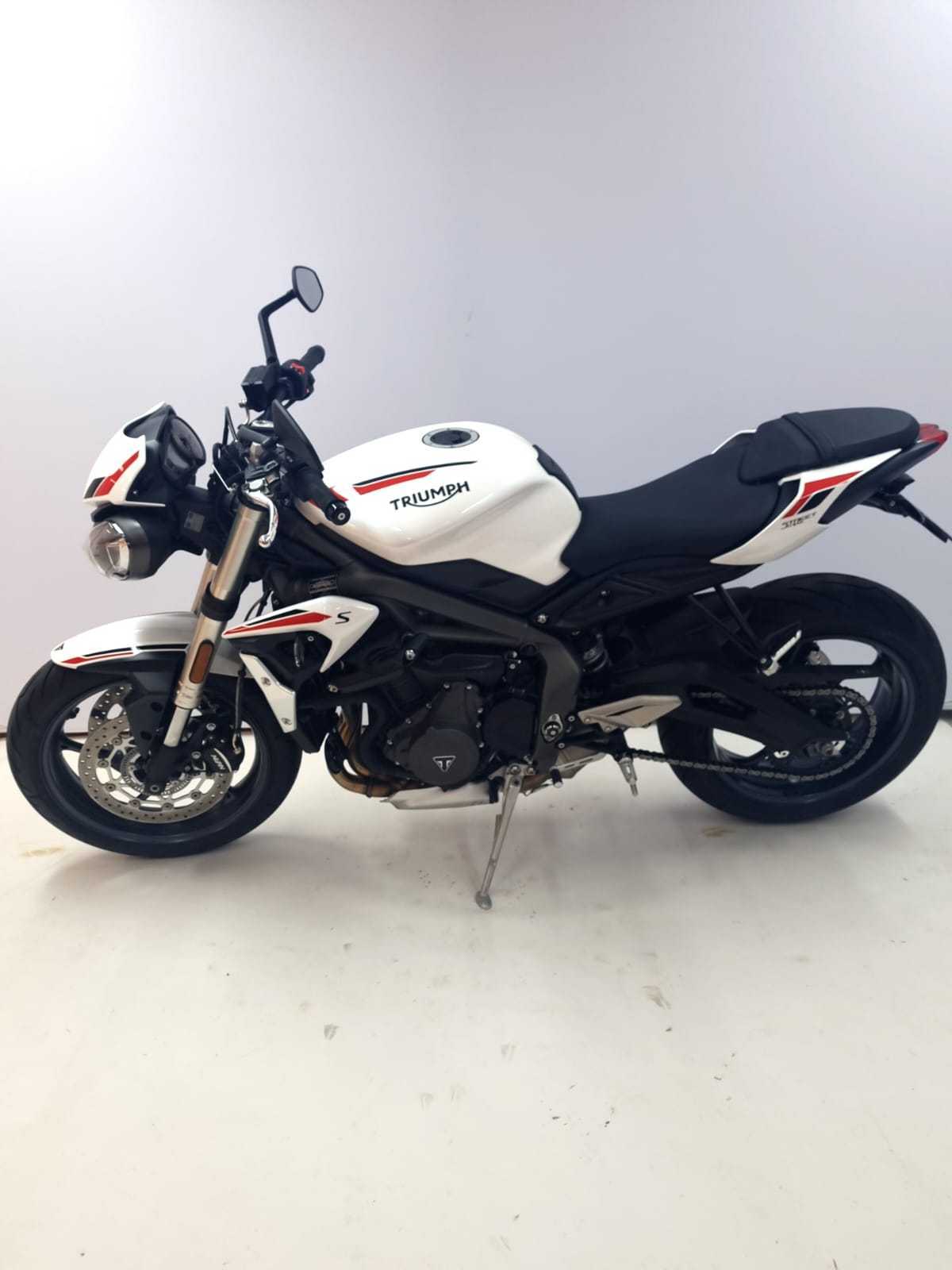 Triumph STREET TRIPLE S (A2) 2022 HD vue gauche