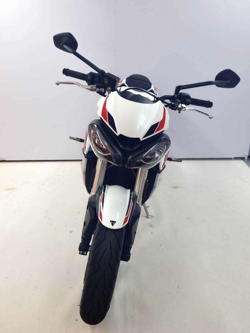 Triumph STREET TRIPLE S (A2) 2022 vue avant