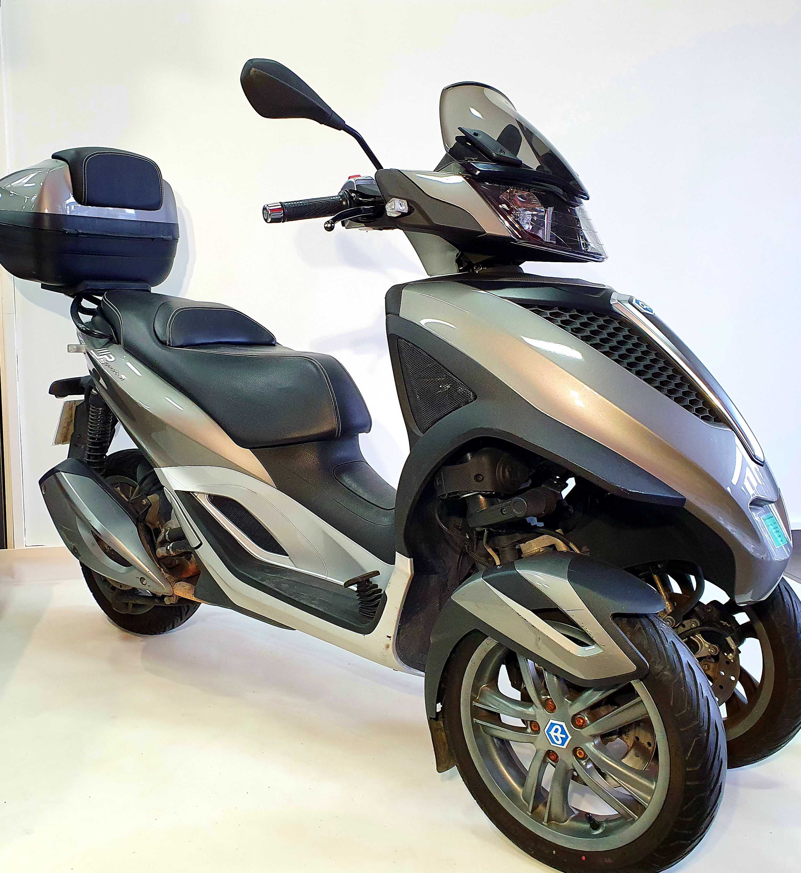 Piaggio MP3 300 2011 HD vue 3/4 droite