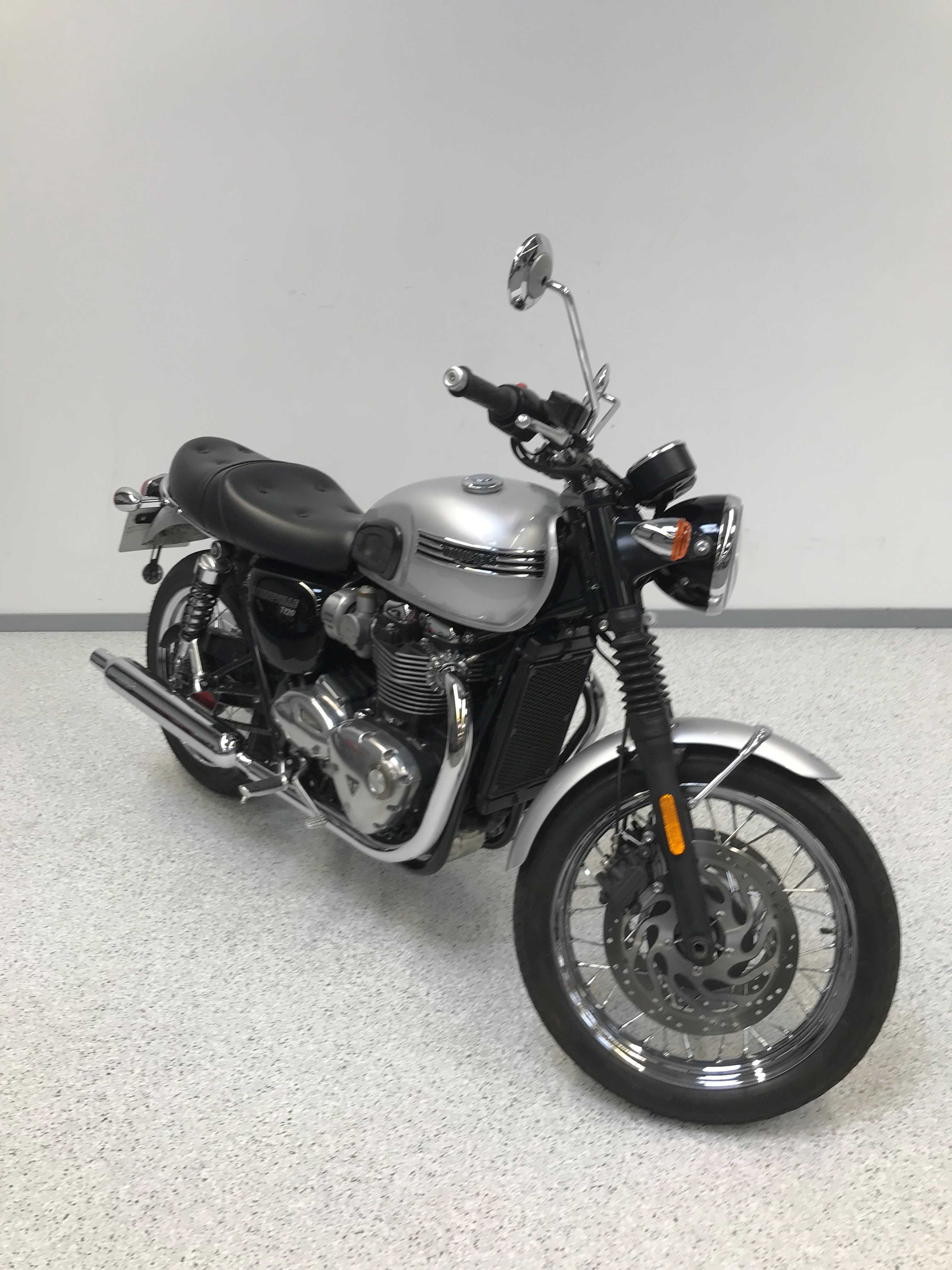 Triumph 1200 Bonneville T120 2018 HD vue 3/4 droite