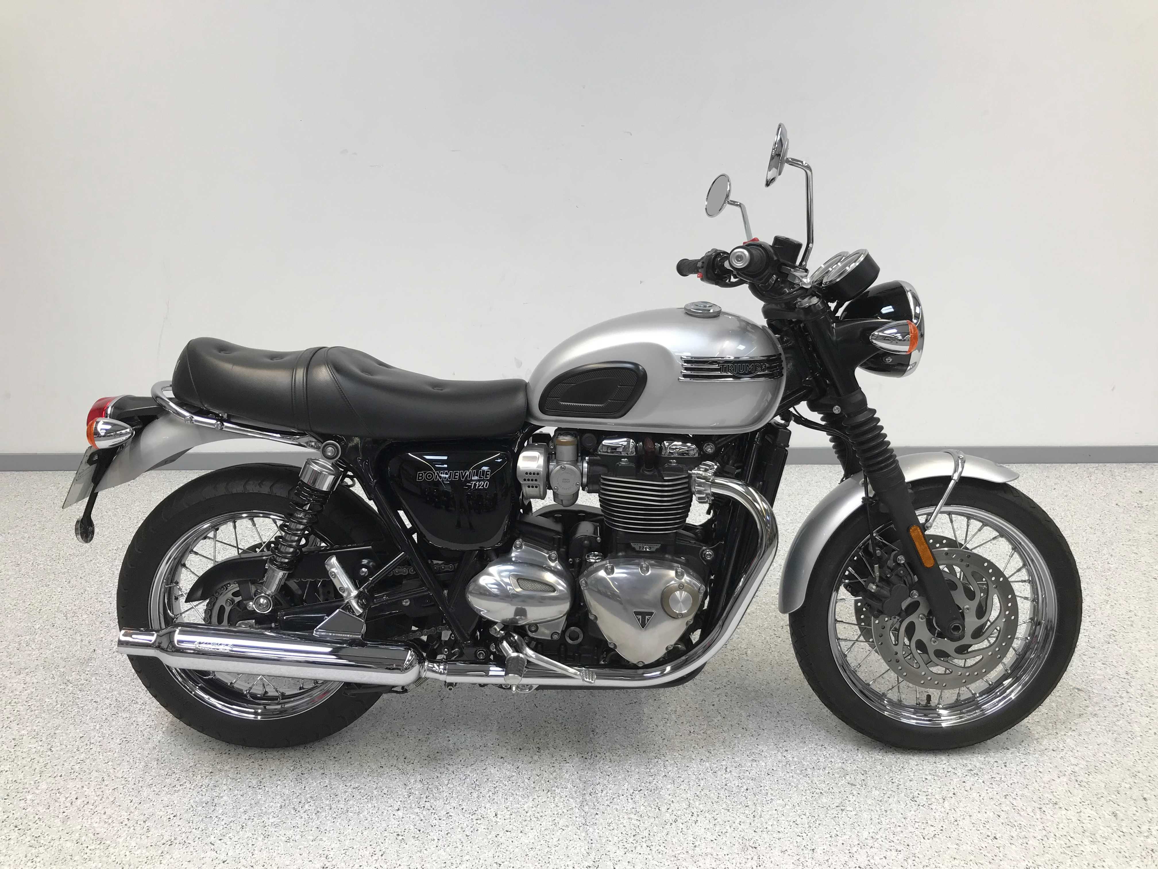 Triumph 1200 Bonneville T120 2018 HD vue gauche