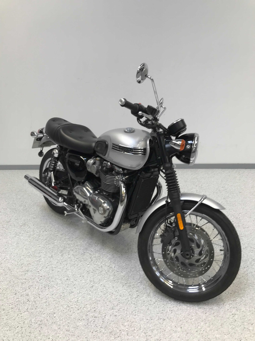 Triumph 1200 Bonneville T120 2018 vue 3/4 droite