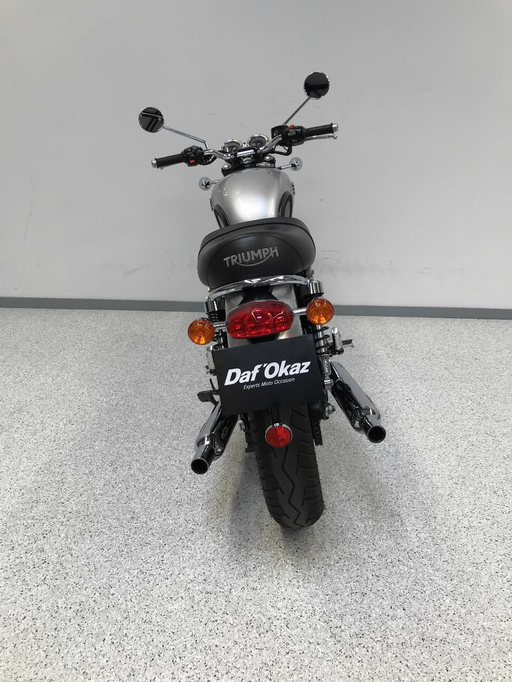 Triumph 1200 Bonneville T120 2018 vue arrière