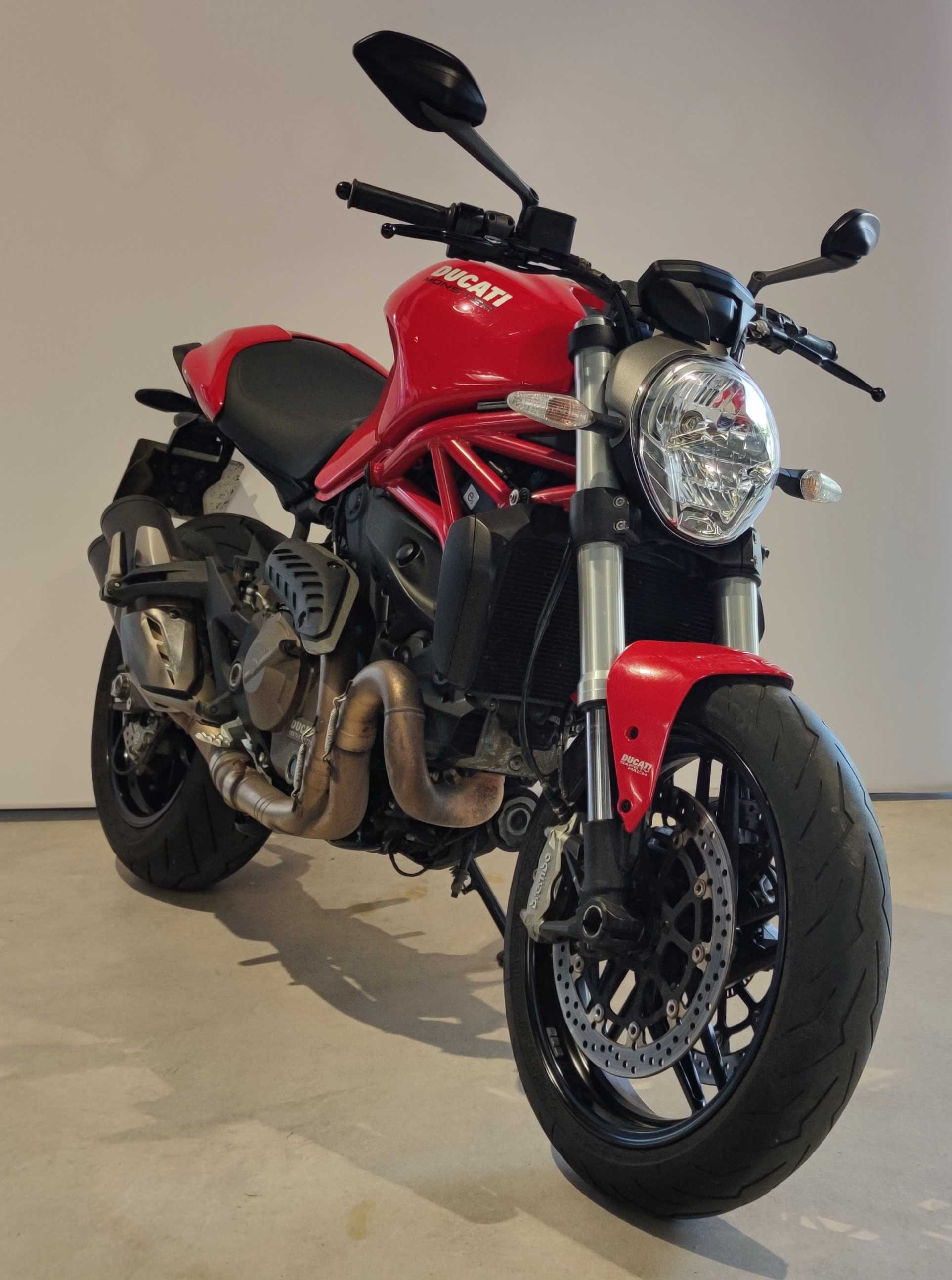 Ducati 821 Monster 2015 HD vue 3/4 droite