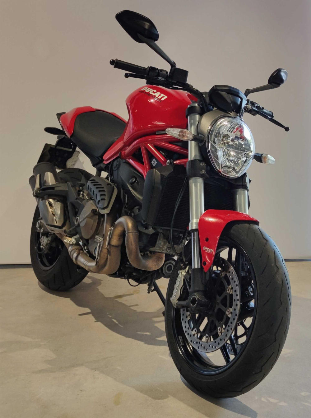 Ducati 821 Monster 2015 vue 3/4 droite