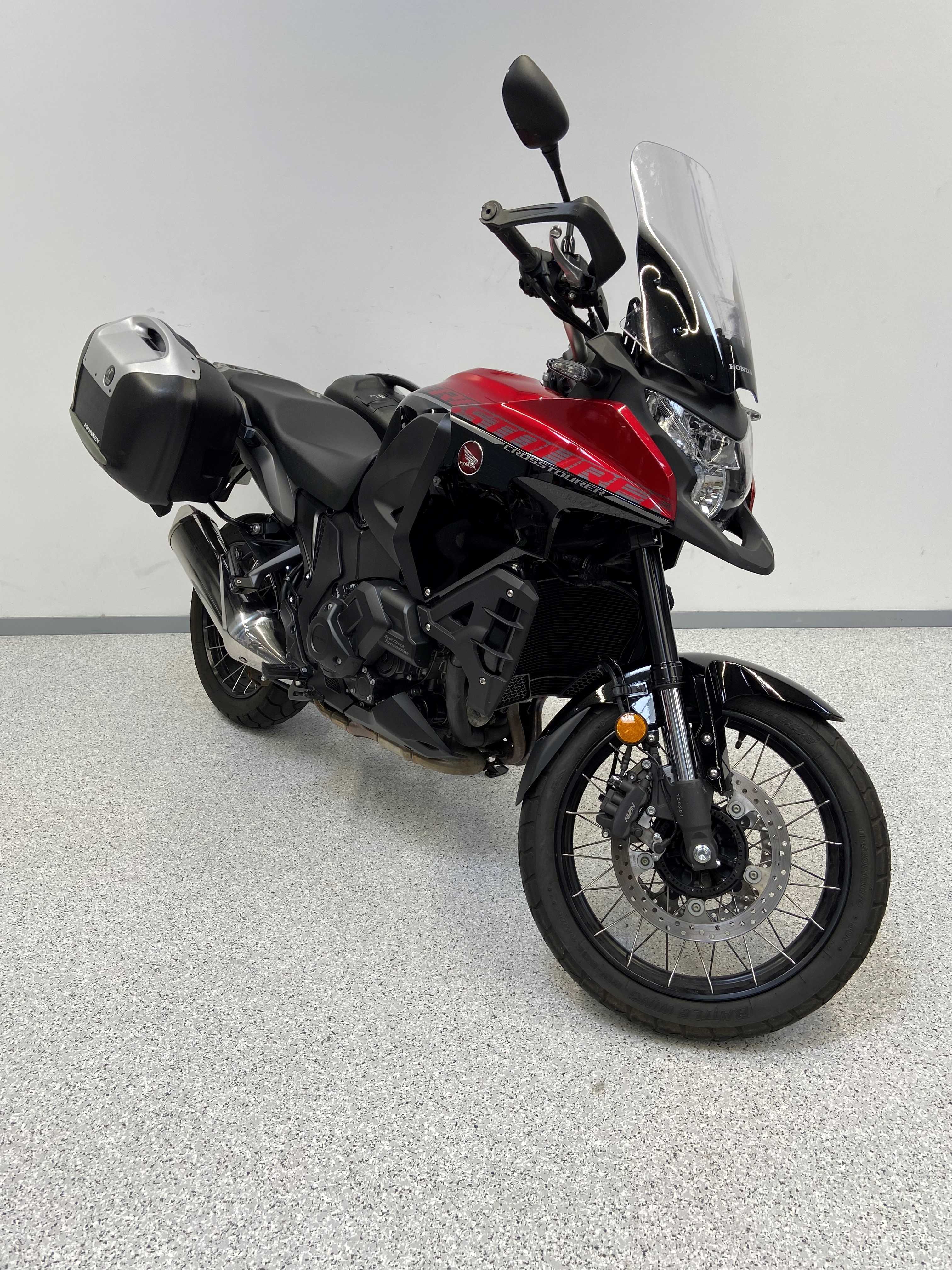 Honda VFR 1200 X Crosstourer 2017 HD vue 3/4 droite