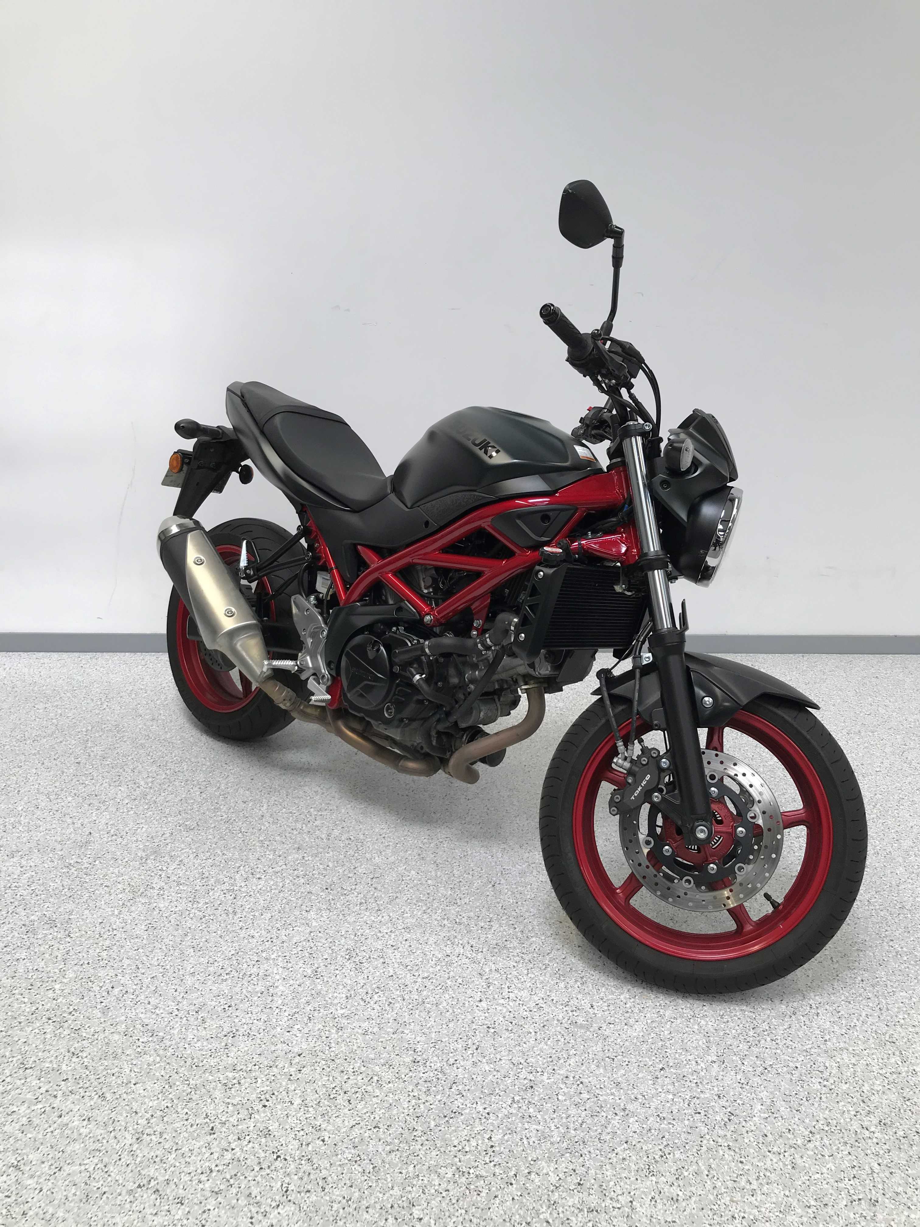 Suzuki SV 650 2020 HD vue 3/4 droite