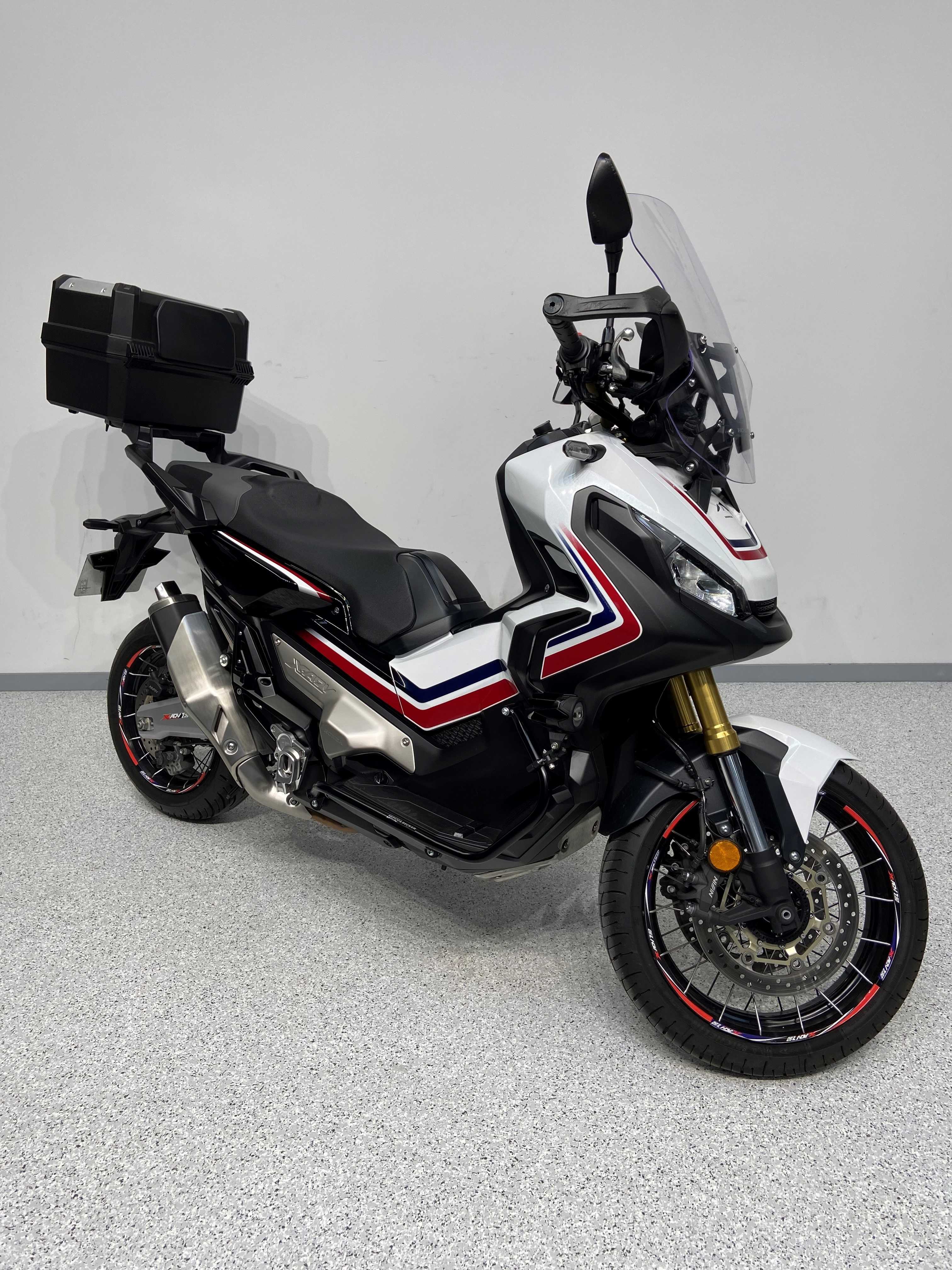 Honda X-ADV 750 2017 HD vue 3/4 droite