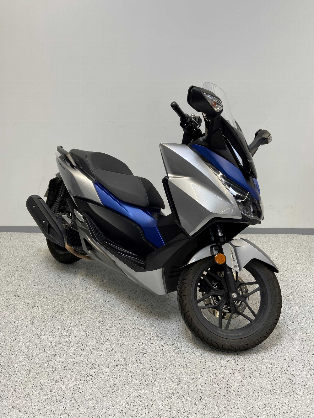 Honda NSS 125 Forza ABS 2017 vue 3/4 droite