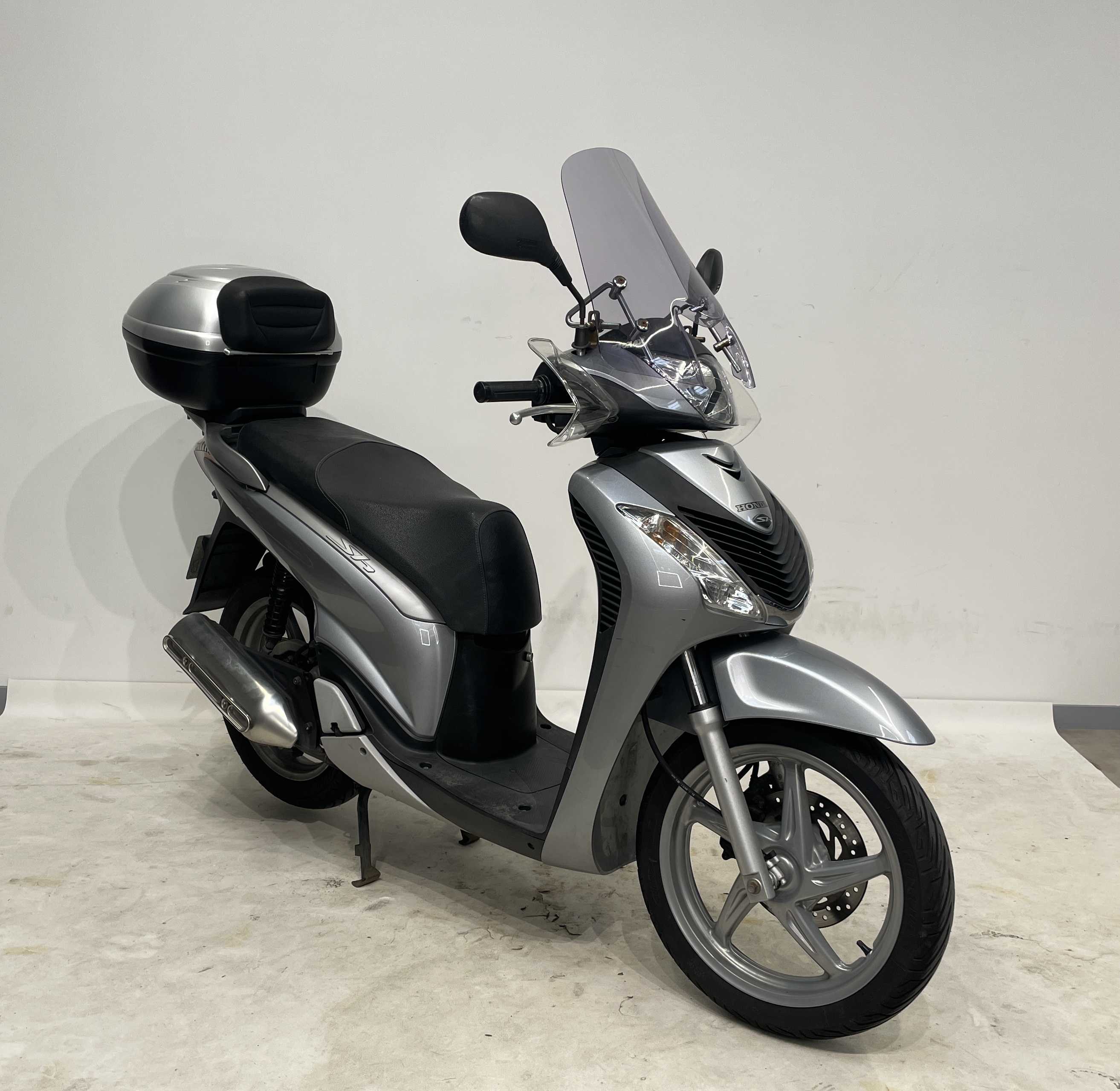 Honda SH 125 i 2010 HD vue 3/4 droite