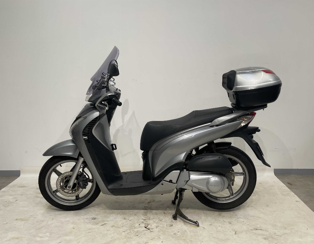 Honda SH 125 i 2010 vue gauche