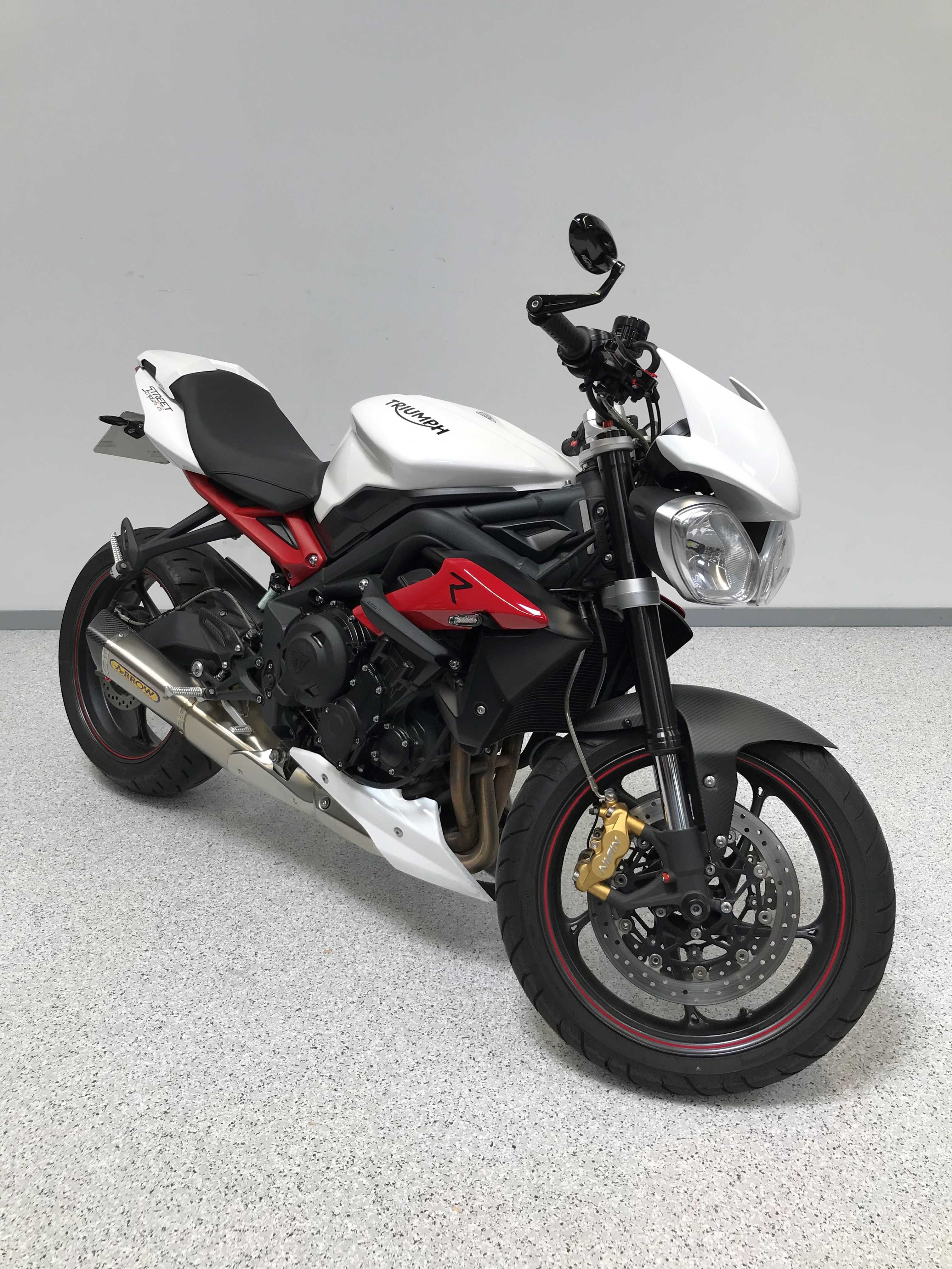 Triumph 675 Street Triple R 2016 HD vue 3/4 droite