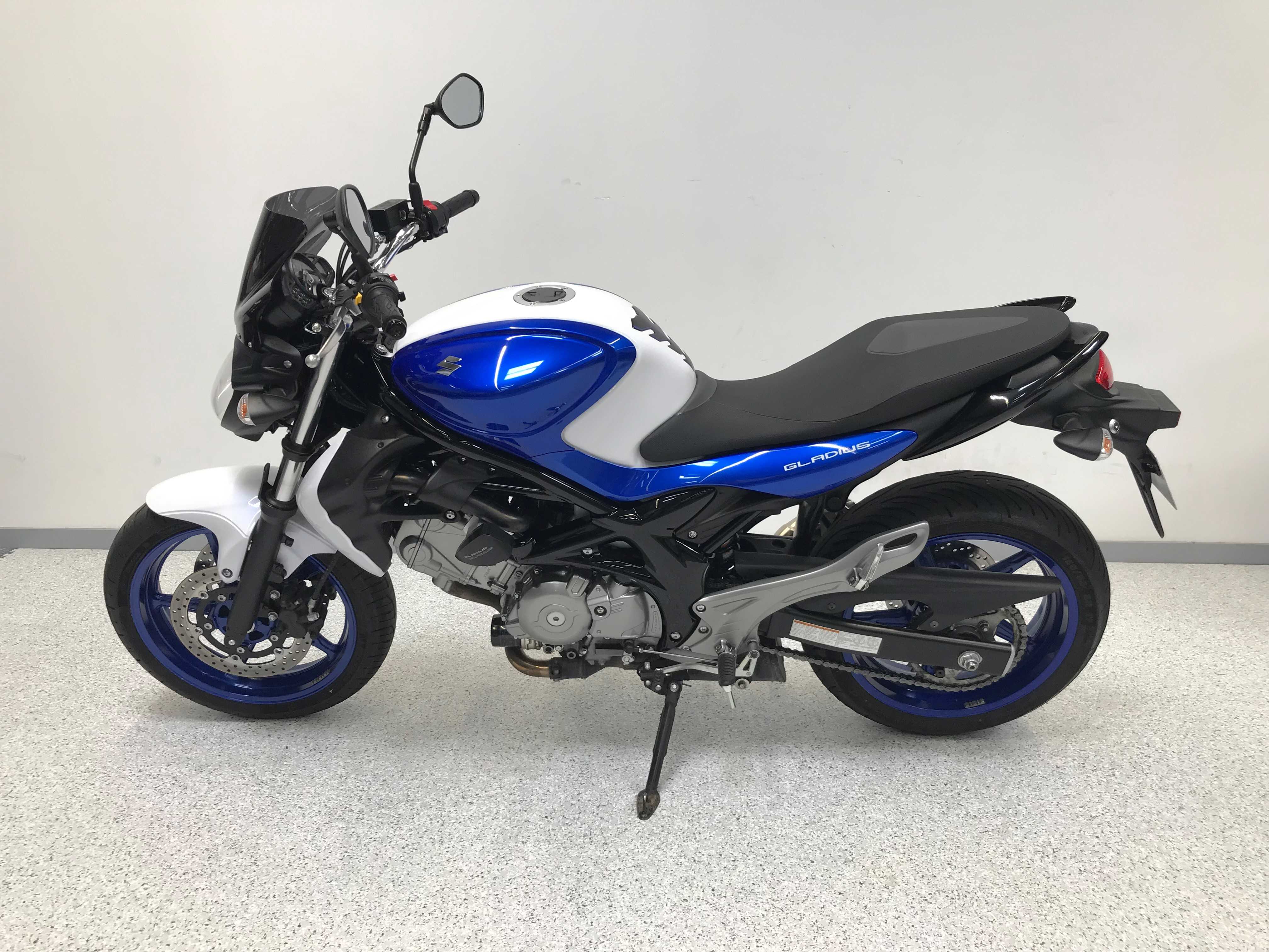 Suzuki SFV 650 Gladius 2013 HD vue gauche