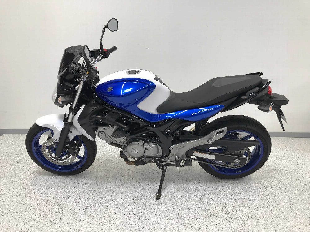 Suzuki SFV 650 Gladius 2013 vue gauche