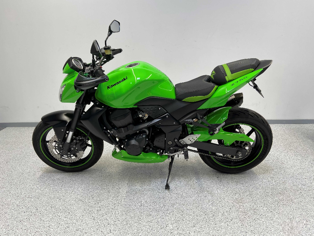 Kawasaki Z 750 (ZR750) 2011 vue gauche