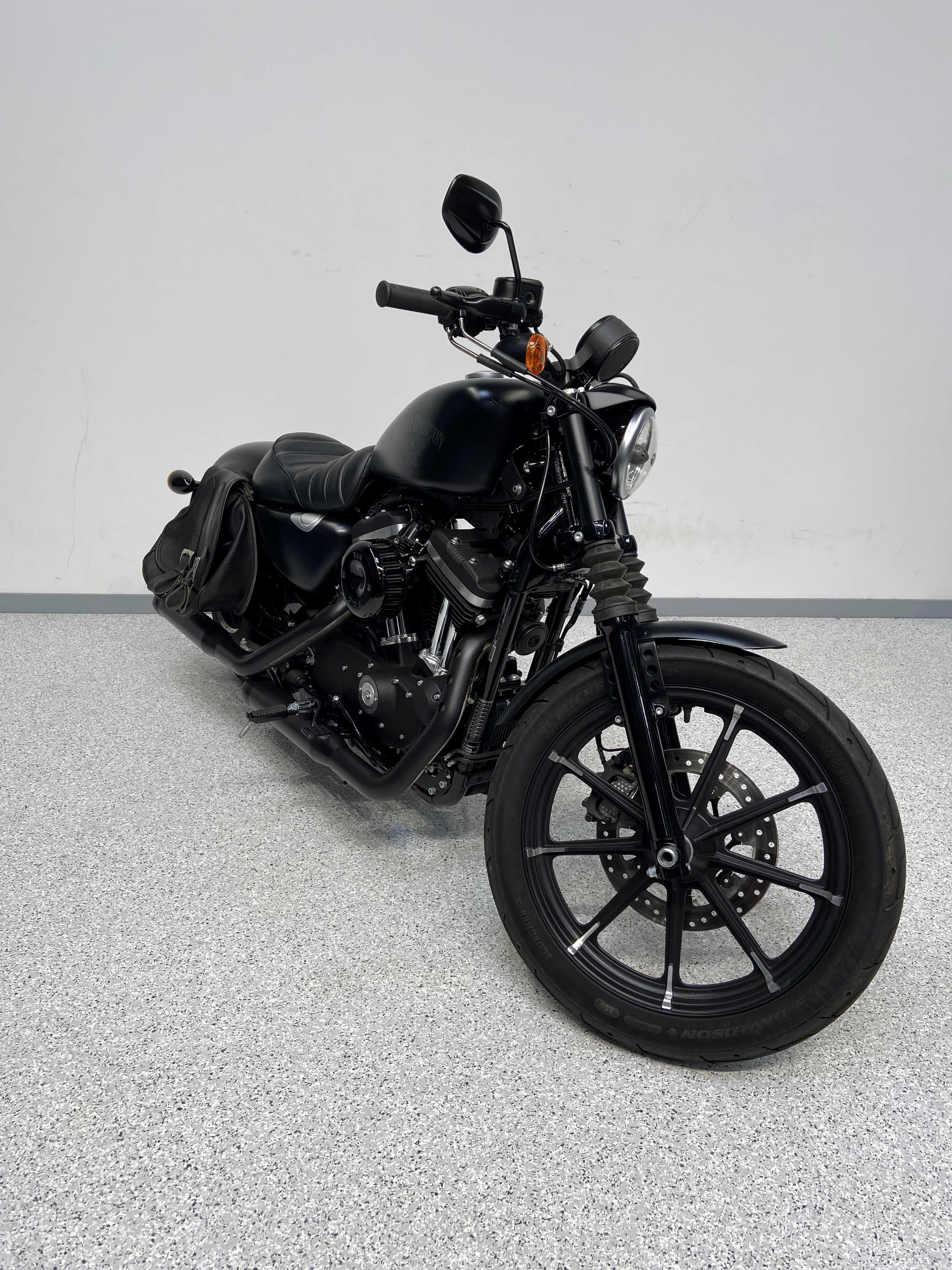 Harley-Davidson IRON 883 2017 HD vue 3/4 droite